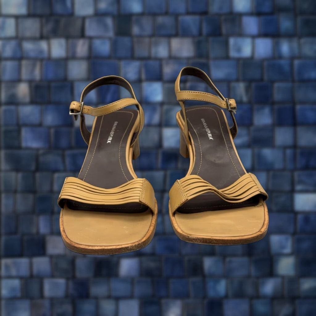 Banana Republic Banana Republic Sandals Womens Size 7 Brown Leather Slingback Block Heel Italy Vero Cuoio Casual Dressy Size US 7 / IT 37 - 1 Thumbnail