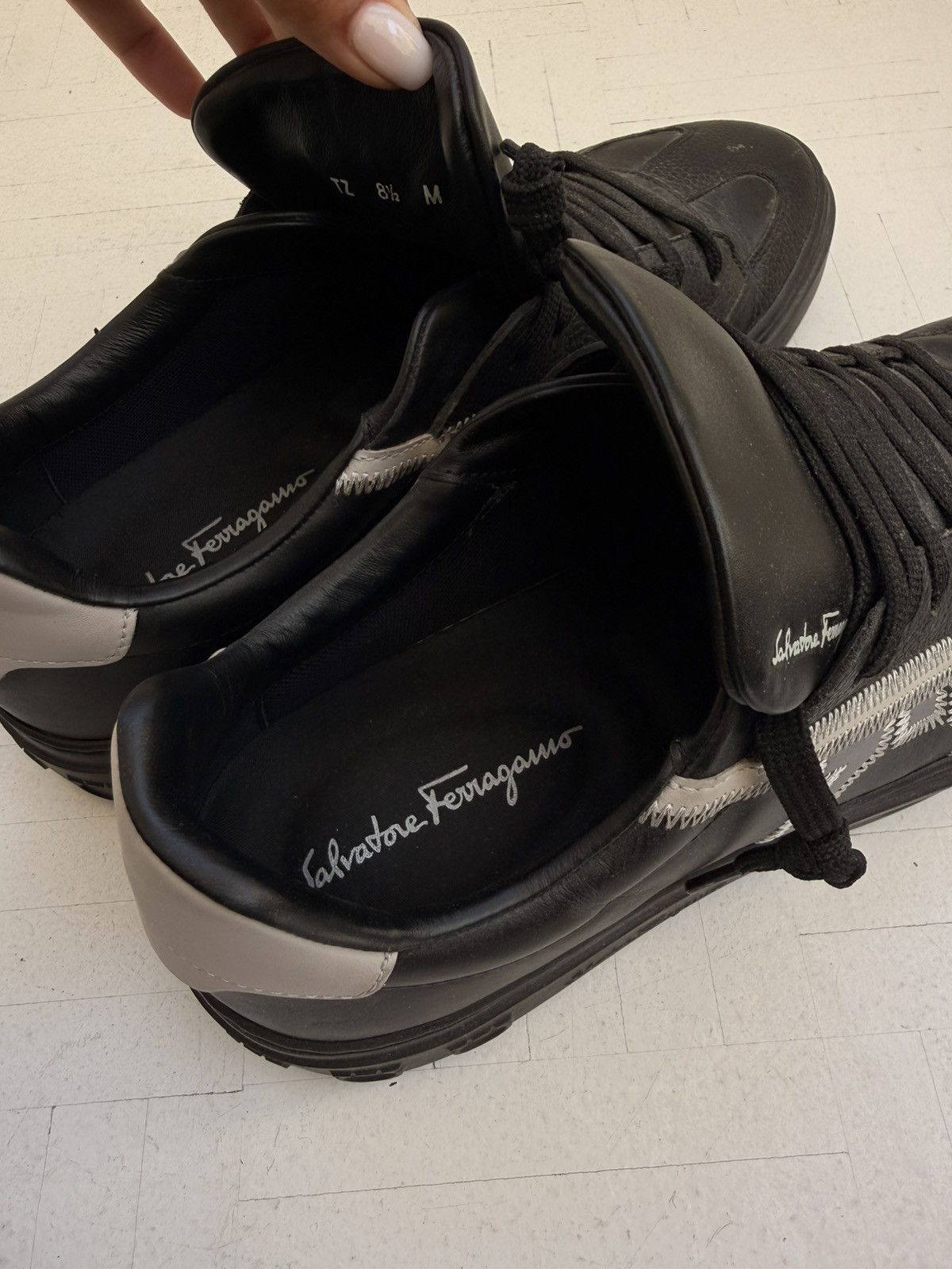 Salvatore Ferragamo Fergamo sneakers barely worn Size US 8.5 / EU 41-42 - 4 Thumbnail