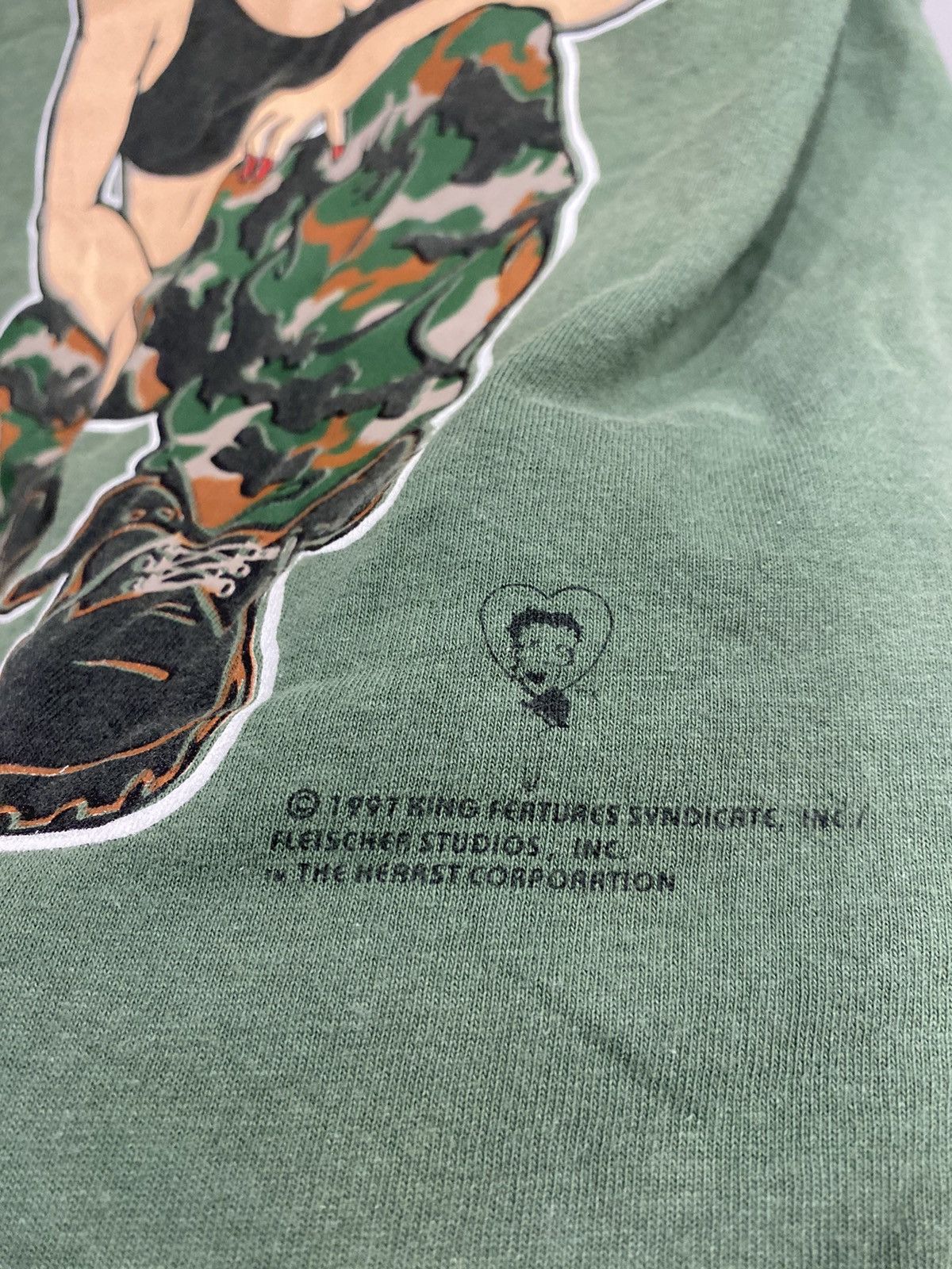 Universal Studios × Vintage 1997 Vintage Betty Boop Girls Rule Army Camo Faded Tee Size US L / EU 52-54 / 3 - 3 Thumbnail