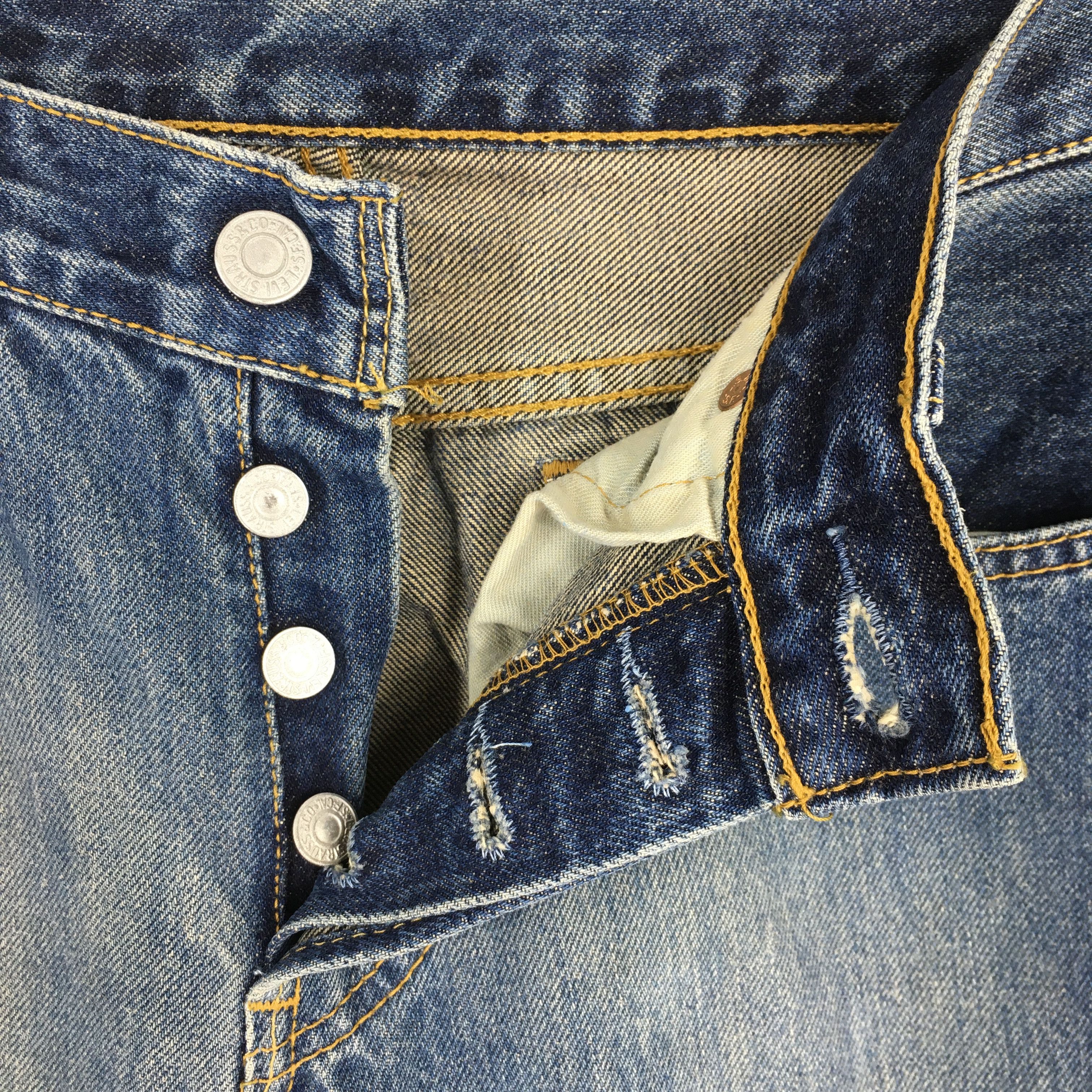 Levi's Size 26x31 Vintage 90s Levi's 501 Distressed Jeans S61 Size 26" / US 2 / IT 38 - 6 Thumbnail