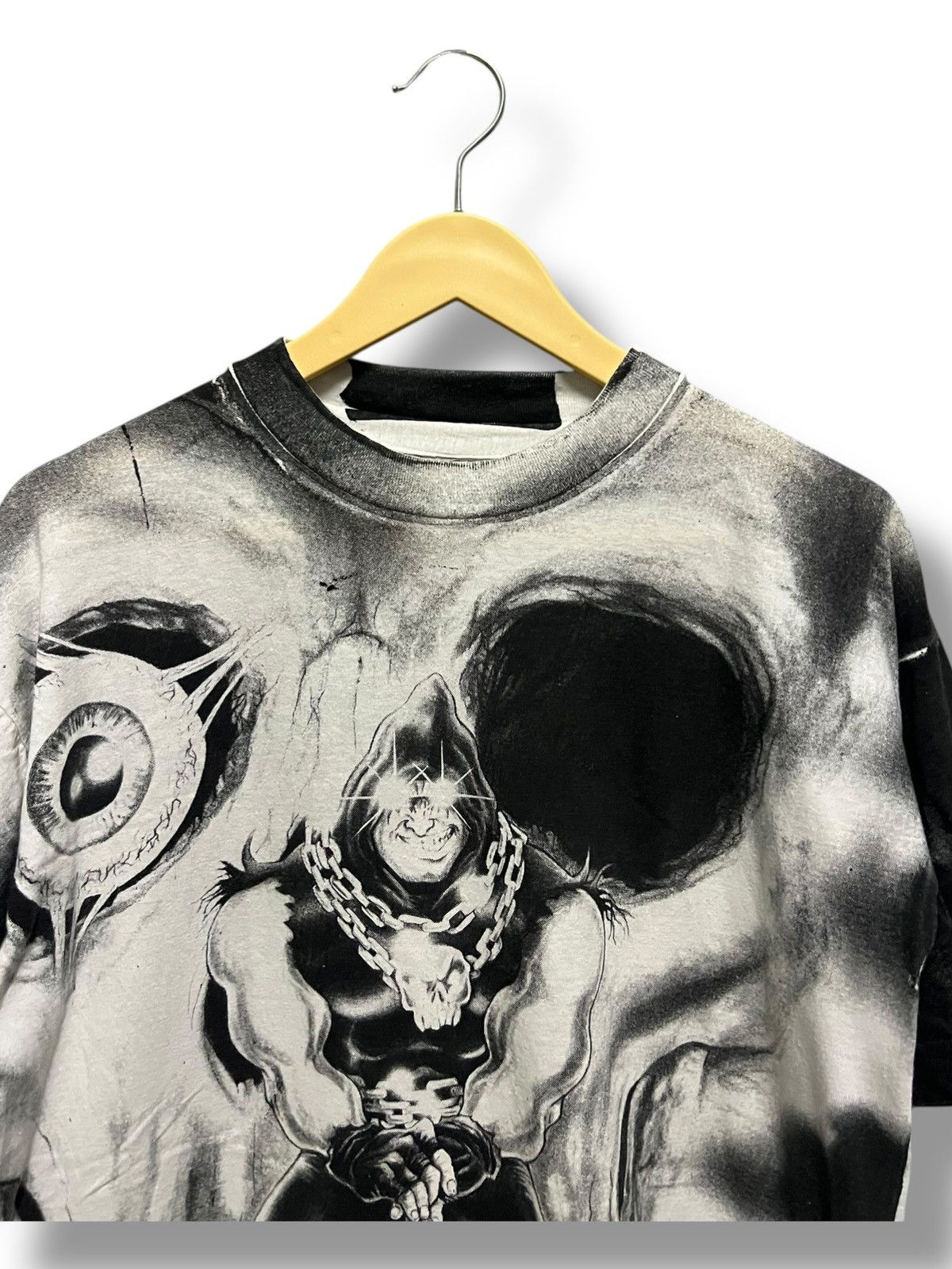 Anime VINTAGE 90s EXECUTIONER SKULL OVERPRINT T SHIRT Size US M / EU 48-50 / 2 - 4 Thumbnail