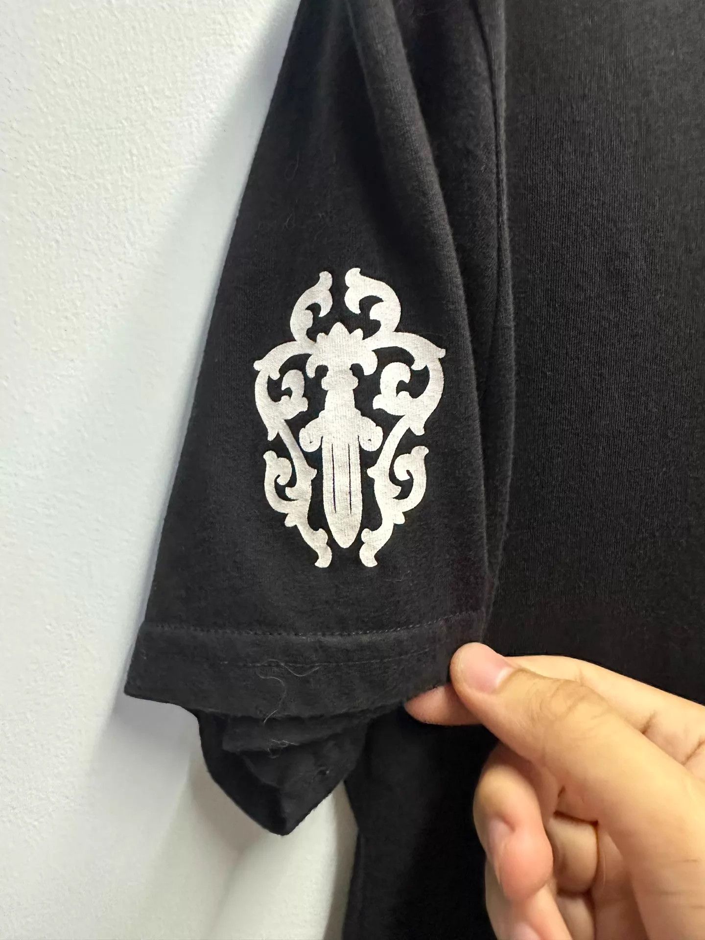 Chrome Hearts Chrome Hearts Vine Sword Scroll V-neck SS Tee M Size US M / EU 48-50 / 2 - 3 Thumbnail