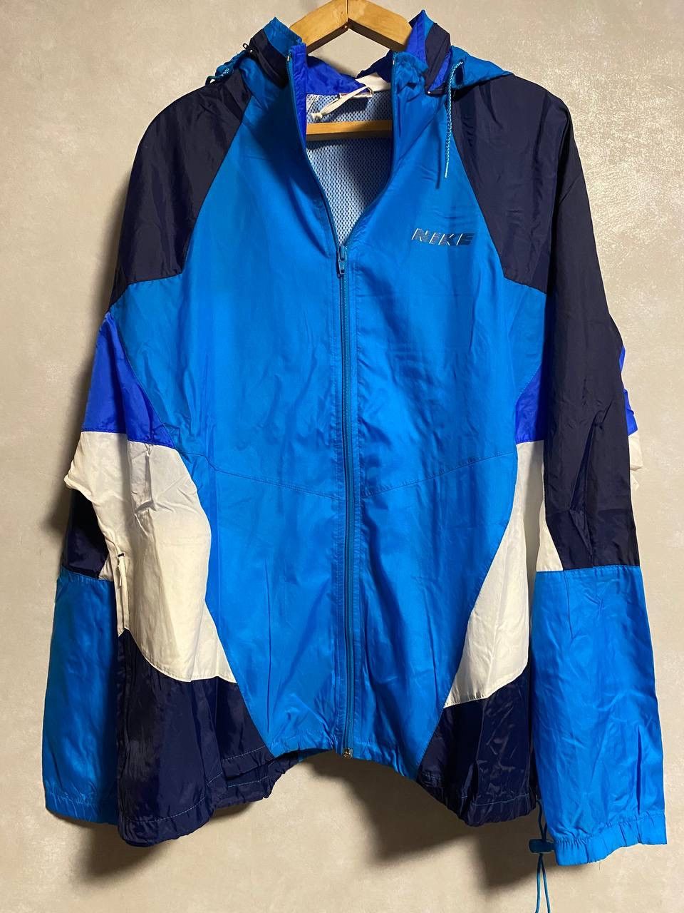 Nike × Vintage Vintage 90s Nike Spellout Windbreaker Jacket XL Size US XL / EU 56 / 4 - 4 Thumbnail