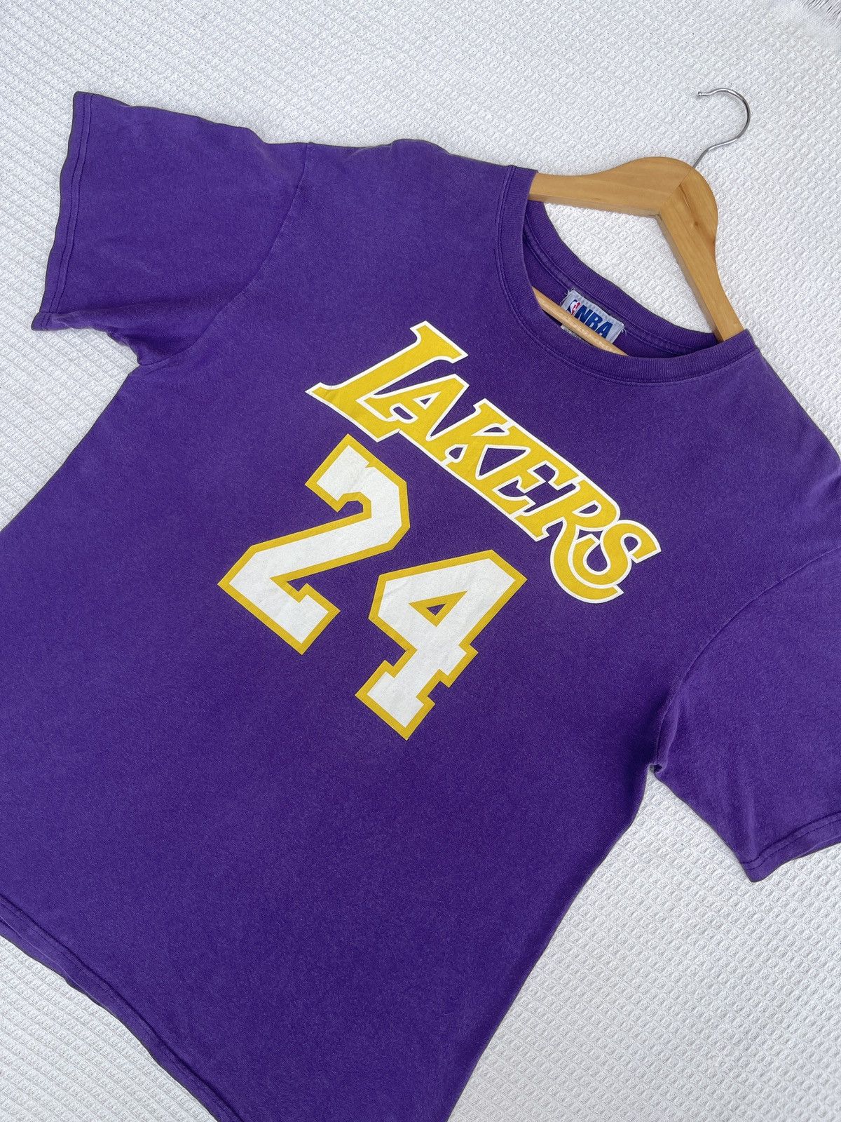 NBA Last Drop🔥Rare🔥Vintage LAKERS Nba 24 BRYANT T-Shirt Size US L / EU 52-54 / 3 - 3 Thumbnail