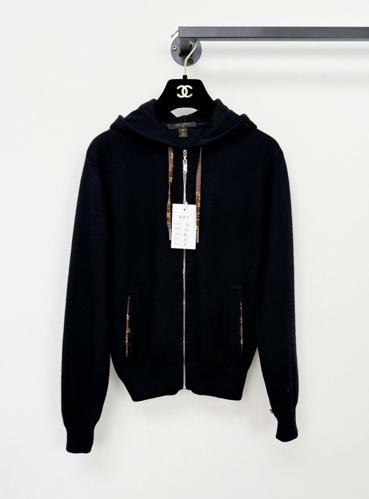 Louis Vuitton Louis Vuitton LV cashmere knitted jacket Size XS / US 0-2 / IT 36-38 - 1 Thumbnail
