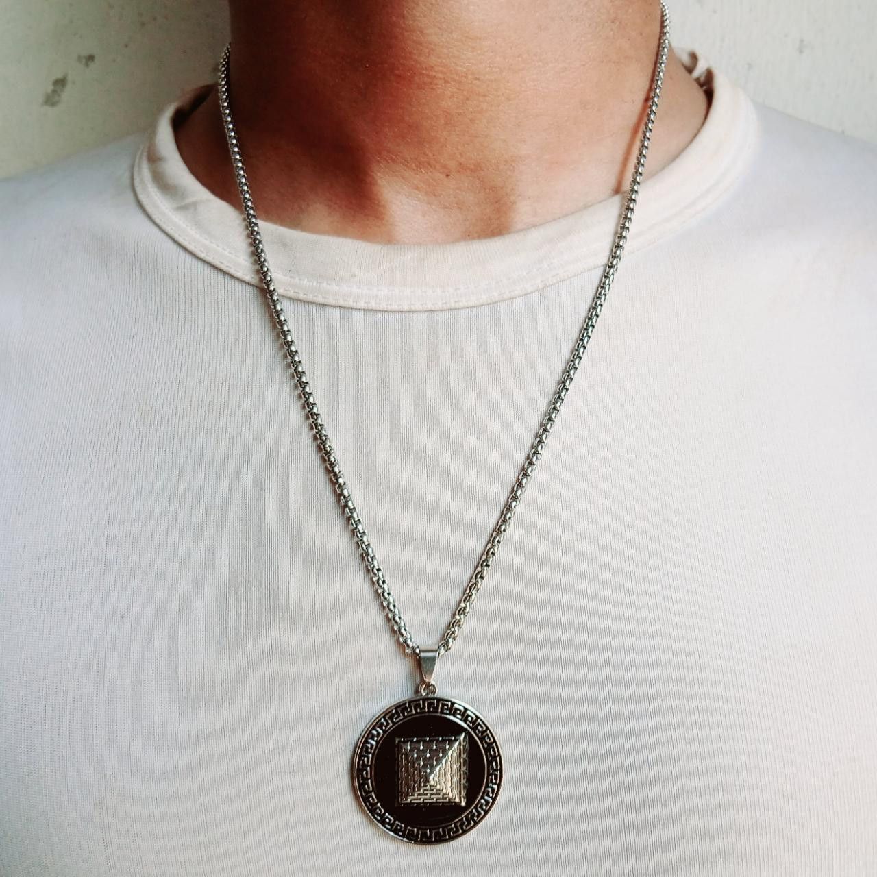 Other Silver Color Metal Chain Pendant Necklace Size ONE SIZE - 3 Thumbnail