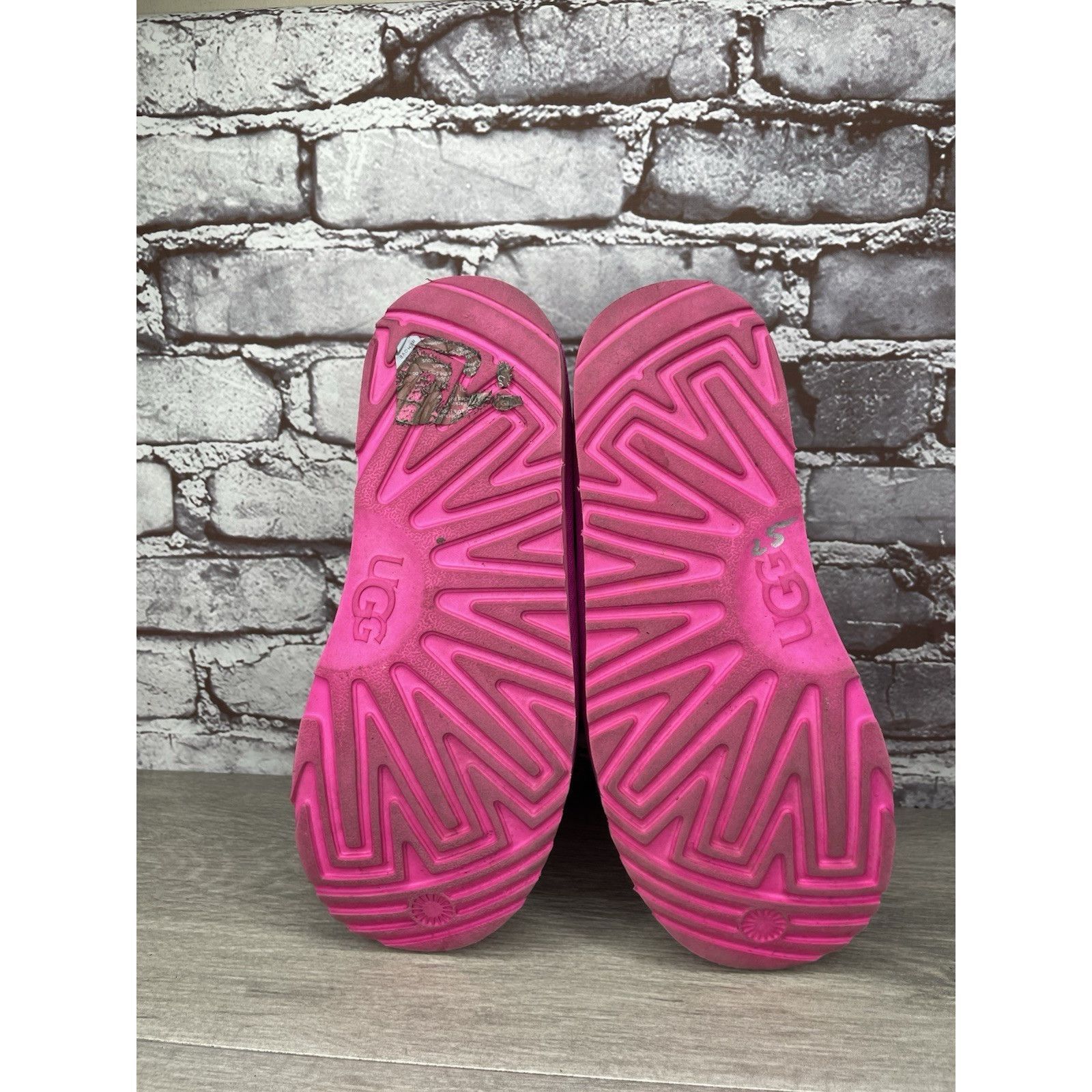 Ugg UGG PINK 🎀 Neumel Graphic Outline Authentic Fur Boots Kids Size US 6 / IT 36 - 23 Thumbnail