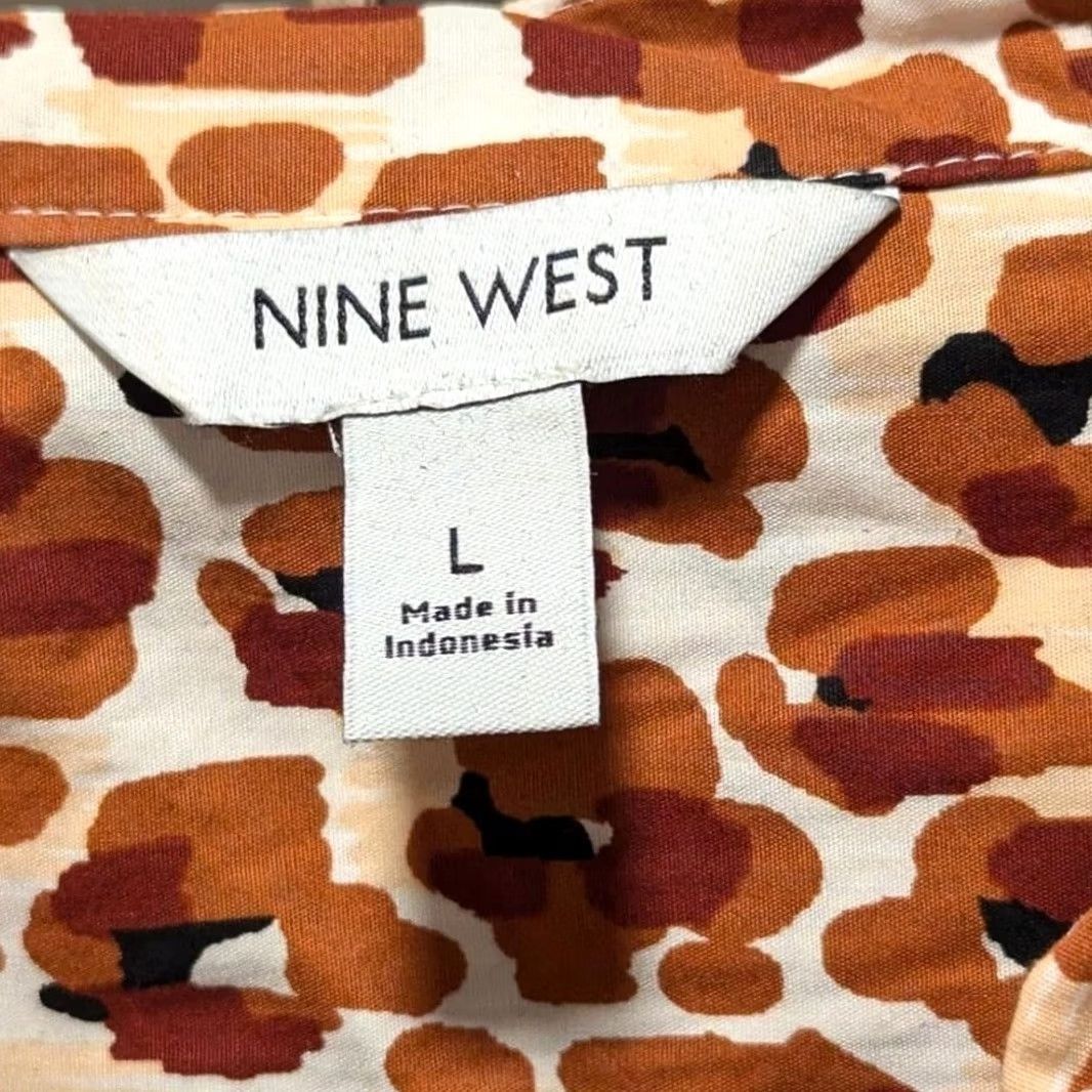 Nine West Nine West Blouse Shirt Women's L Floral Short Sleeve Button Up V Neck Office Wear EUC Brown Size L / US 10 / IT 46 - 2 Thumbnail