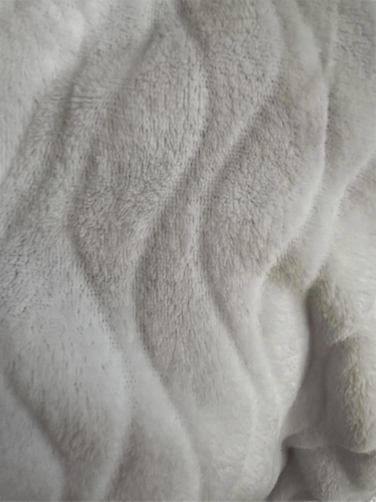 Other White Plush Bathrobe with Belt and Pockets Size ONE SIZE - 4 Thumbnail
