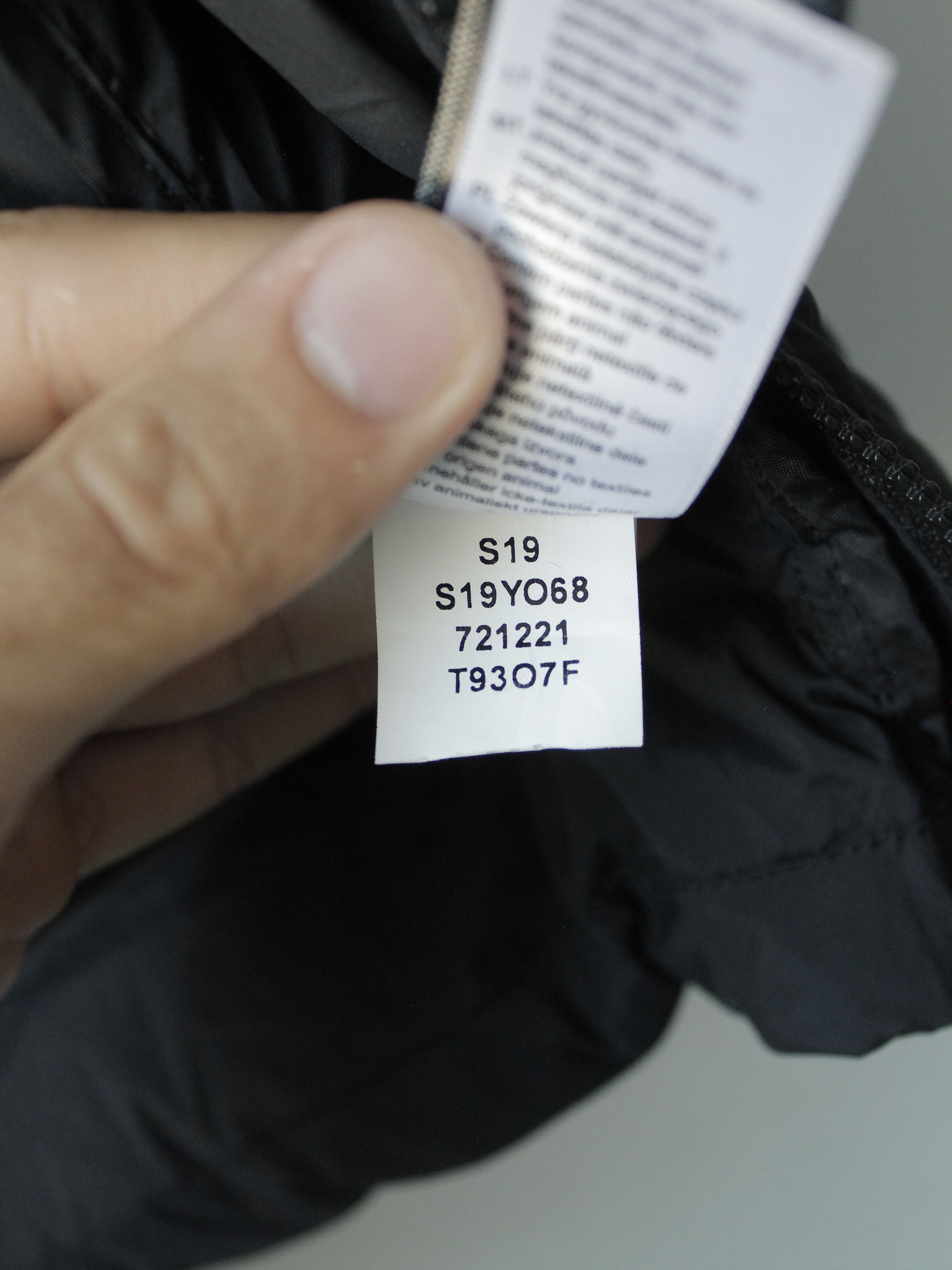 The North Face TNF 700 WOMENS BLACK DOWN FILLED VEST XS S REFLECTIVE LOGO Size XS / US 0-2 / IT 36-38 - 9 Thumbnail