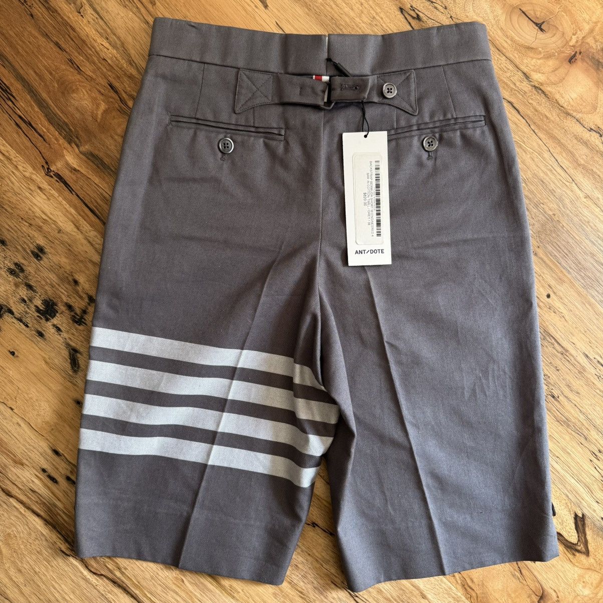 Thom Browne Grey Cotton Twill 4-Bar Backstrap Bermuda Short Size 30" / US 8 / IT 44 - 2 Thumbnail