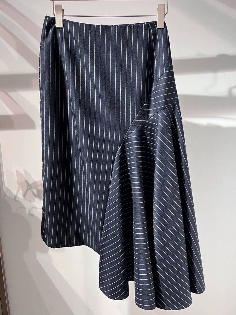 Thom Browne Thom Browne Size 44Irregular pleated skirt 2501-Nextarrow Size 26" / US 2 / IT 38 - 1 Thumbnail