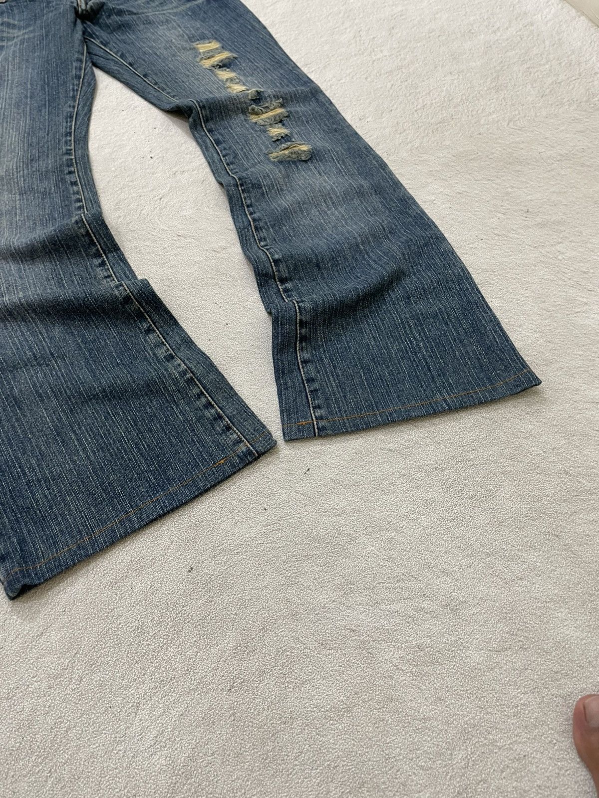 Japanese Brand 2000s Japanese Flared Denim Ripped Bootcut Jeans Washed Y2K Size US 28 / EU 44 - 3 Thumbnail