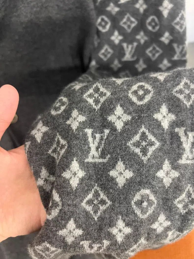 Louis Vuitton Louis Vuitton size 4l Full logo patchwork cardigan sweater Size US M / EU 48-50 / 2 - 2 Thumbnail