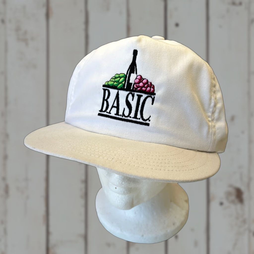 Vintage VINTAGE Basic B.A.S.I.C. Wine Bottle Grapes Snapback Hat White Size ONE SIZE - 1 Thumbnail