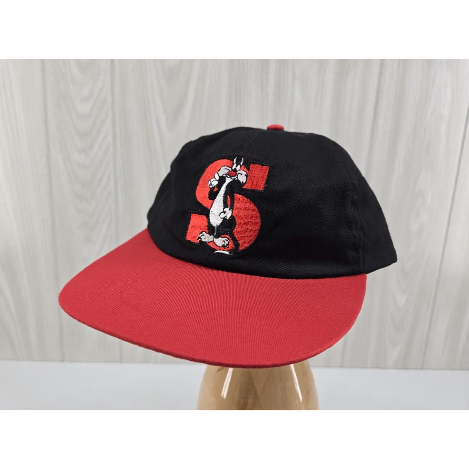 Vintage VINTAGE Looney Tunes Sylvester Black & Red Baseball Cap Men Adjustable Canvas Cap 1993 90s Cartoon USA Size ONE SIZE - 2 Thumbnail