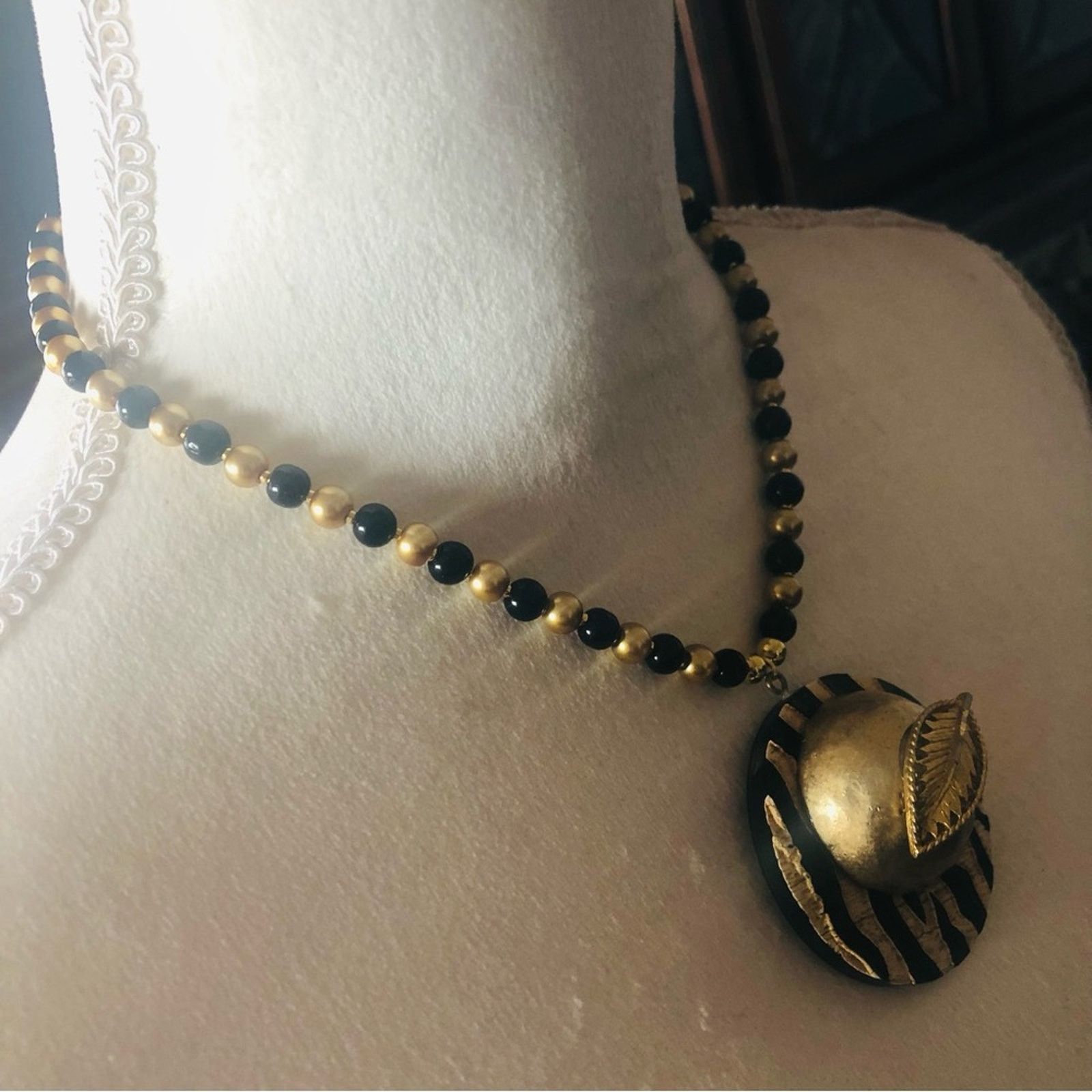 Handmade Handcrafted repurpose jungle inspired pendant Pearl necklace Size ONE SIZE - 3 Thumbnail