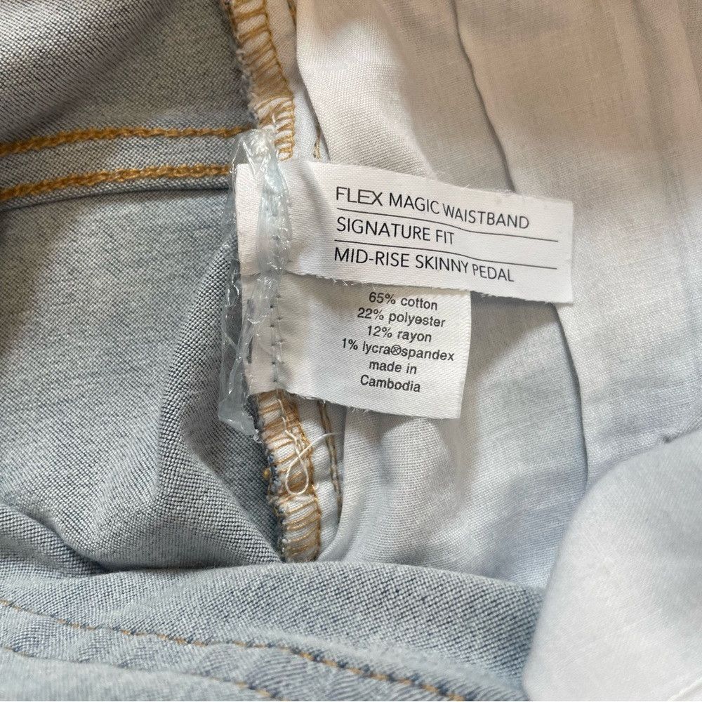 Other NWT New Lane Bryant Signature Fit Pedal Light Wash Jean Siz Size 42" / US 20 - 7 Thumbnail