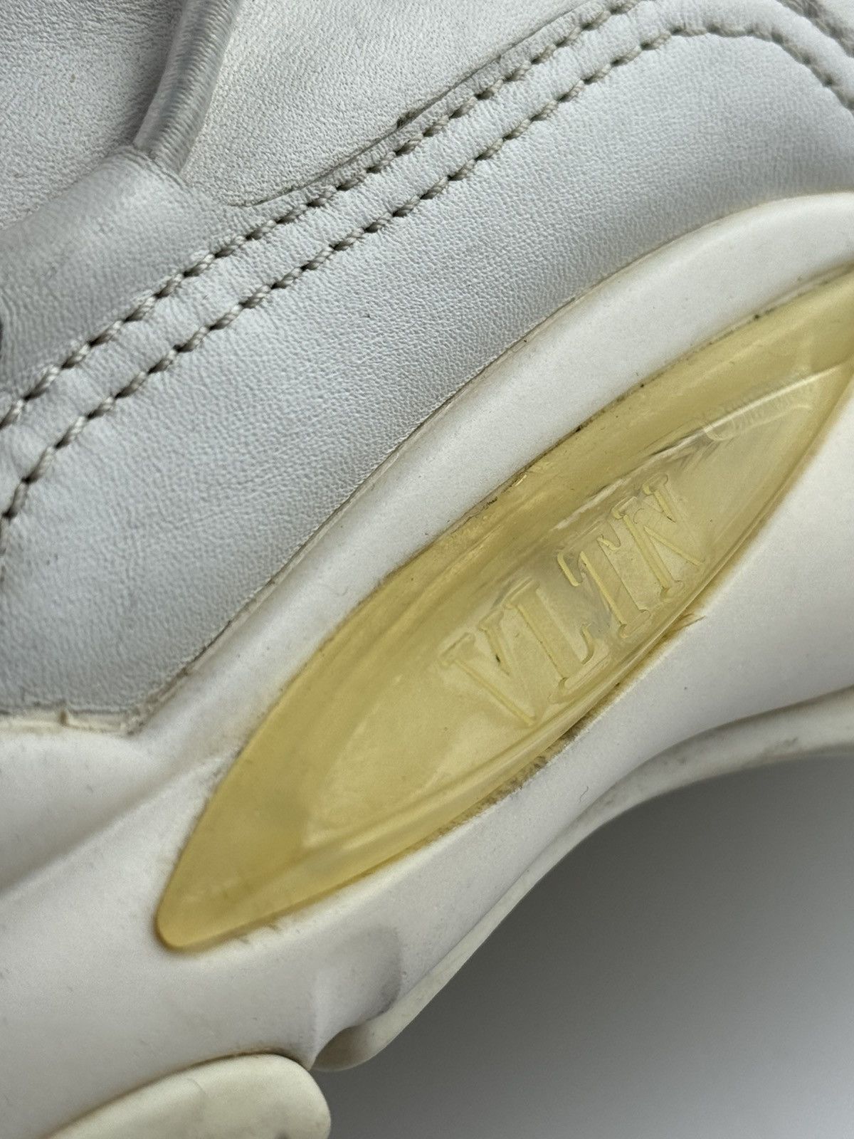 Valentino Valentino Garavani White Bounce Leather Sneakers Anant Garde Size US 7 / EU 40 - 11 Thumbnail