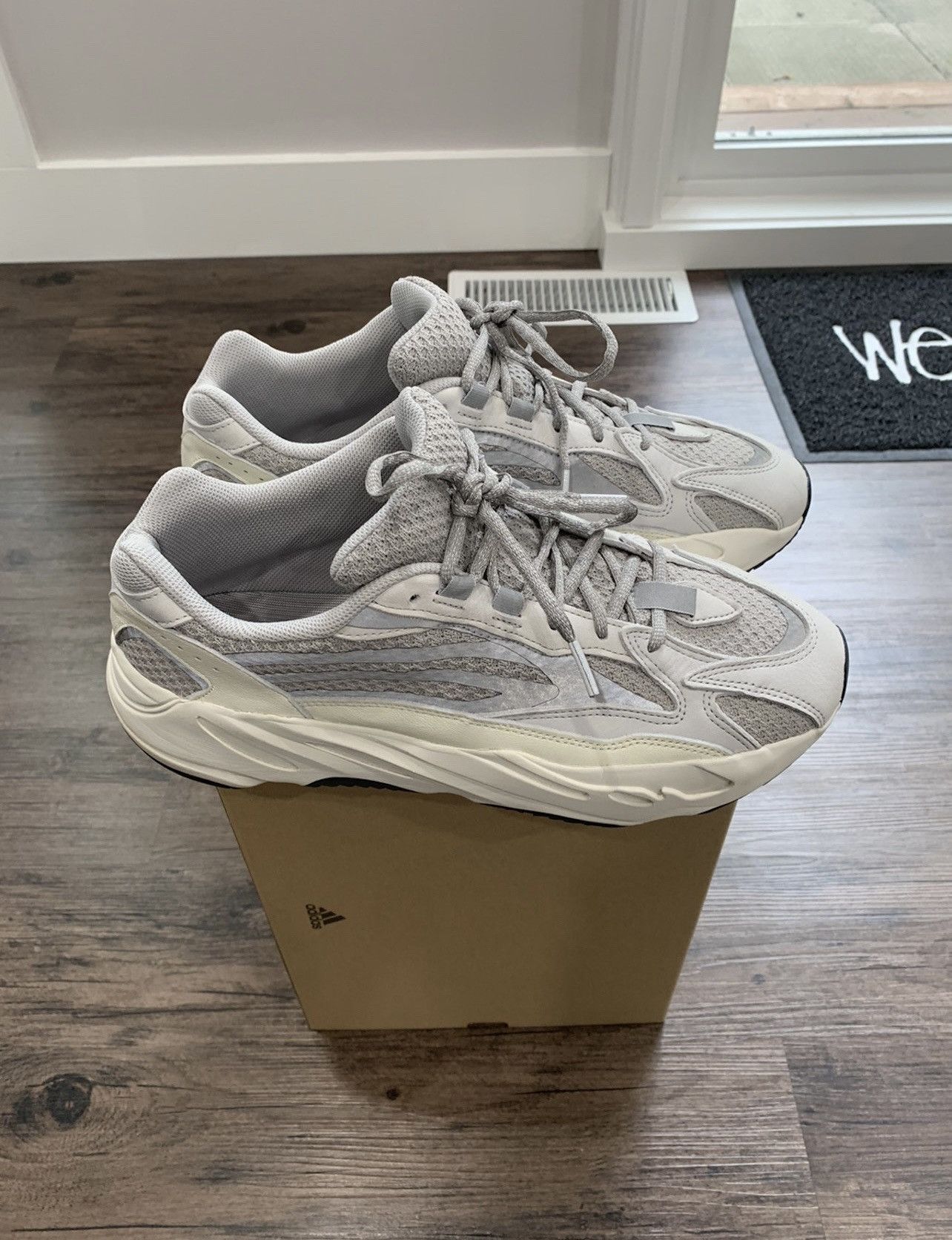 Adidas × Yeezy Yeezy 700 V2 static size 12 Size US 12 / EU 45 - 4 Thumbnail