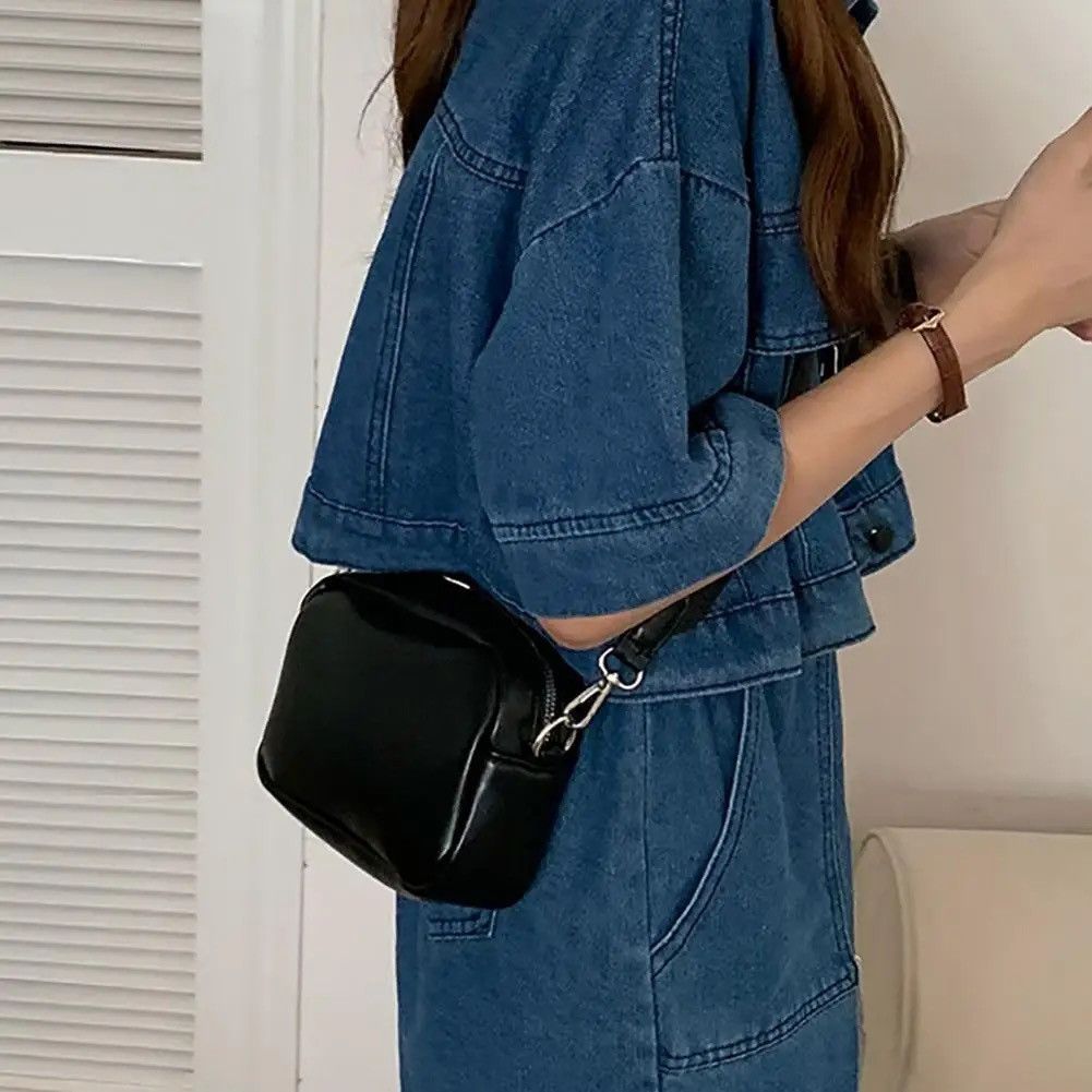Japanese Brand Unisex Messenger Bag Size ONE SIZE - 2 Thumbnail