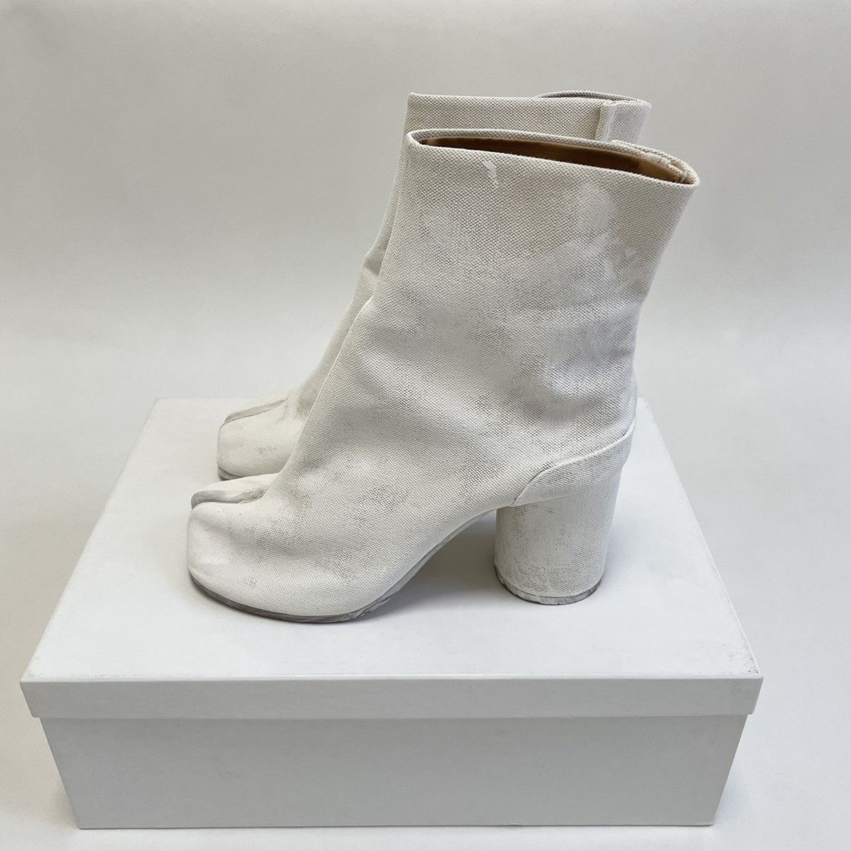 Maison Margiela White Painted Canvas Tabi Boots Size US 10 / IT 40 - 2 Thumbnail