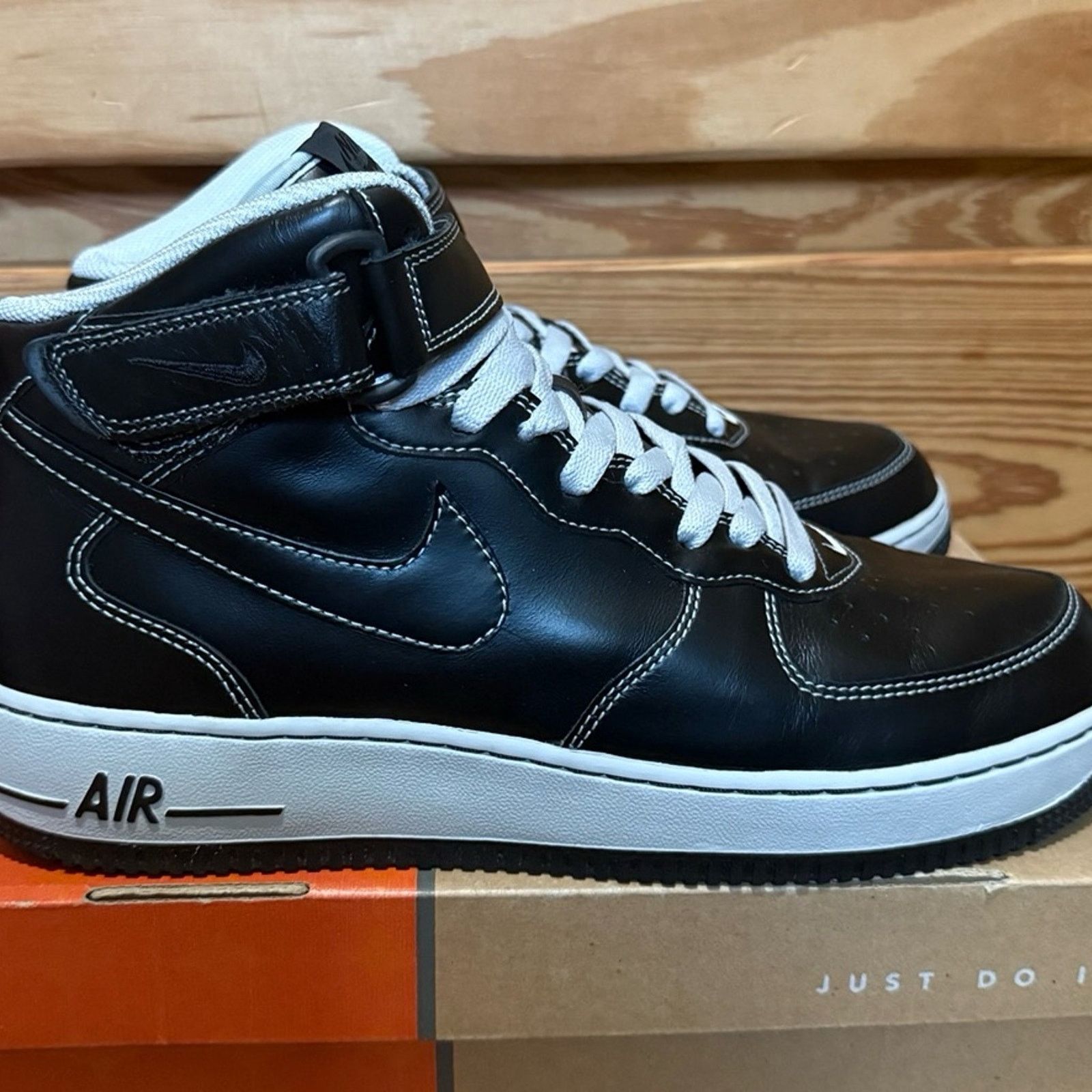 Nike 2006 Nike Air Force 1 Mid White Contrast Stitch Black Size US 10.5 / EU 43-44 - 3 Thumbnail