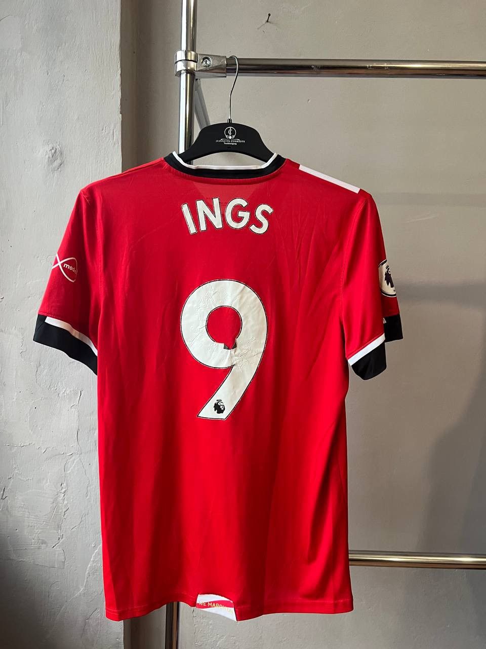 Under Armour 2020/21 SOUTHAMPTON #9 INGS HOME SOCCER JERSEY SHIRT SIZE M Size US M / EU 48-50 / 2 - 3 Thumbnail