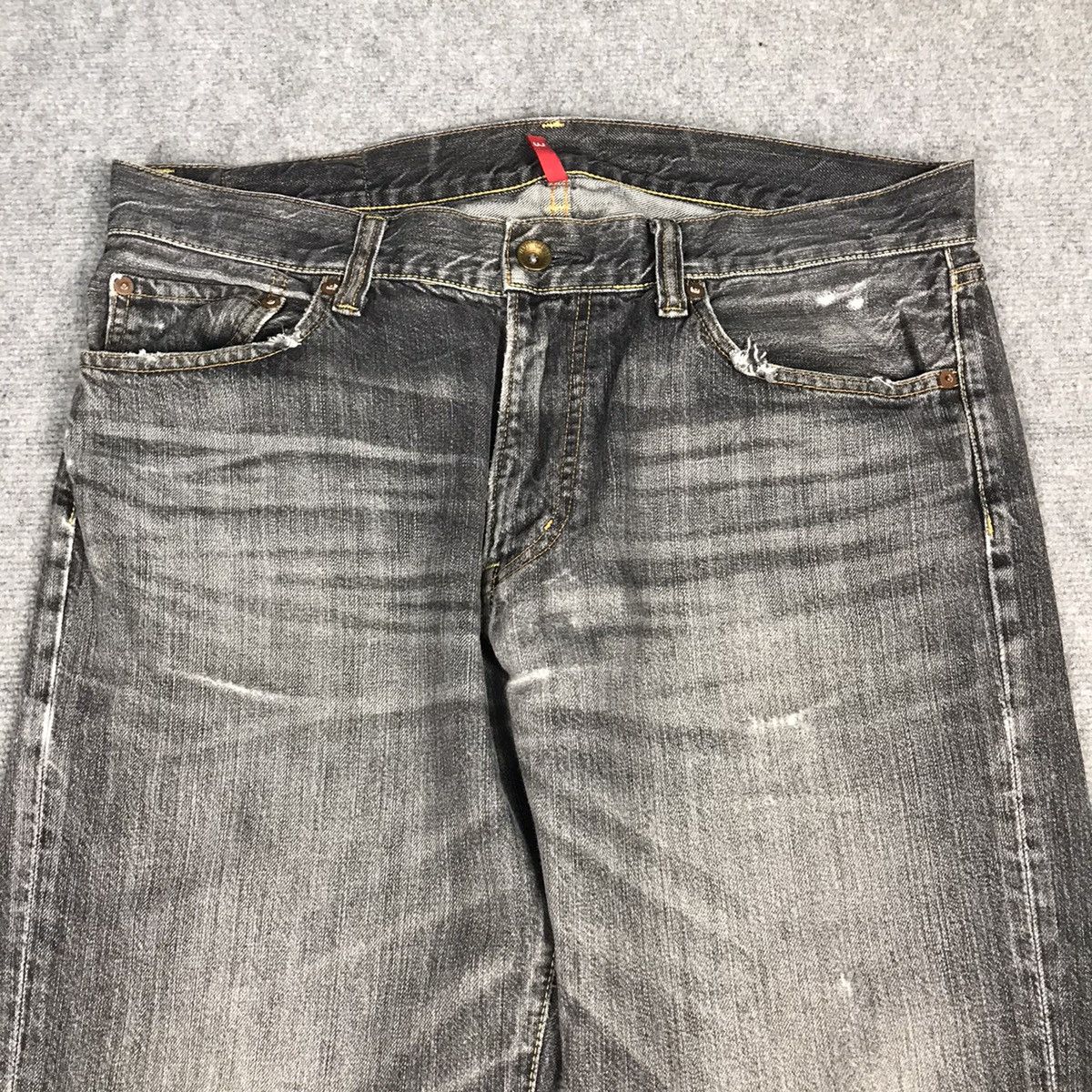 Japanese Brand × Jun Takahashi Distressed Uniqlo japan denim Black faded pants Size US 36 / EU 52 - 2 Thumbnail