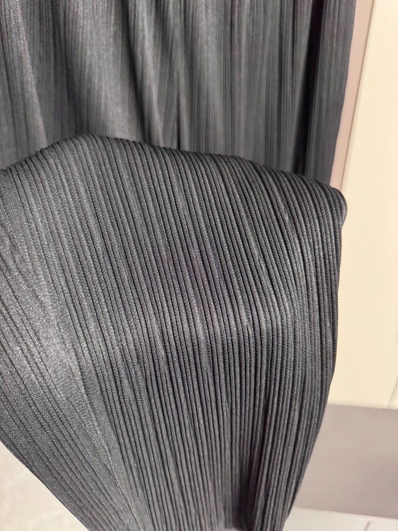 Issey Miyake Issey Miyake size:1 Black pleated toothpick pants Size 23" - 2 Thumbnail