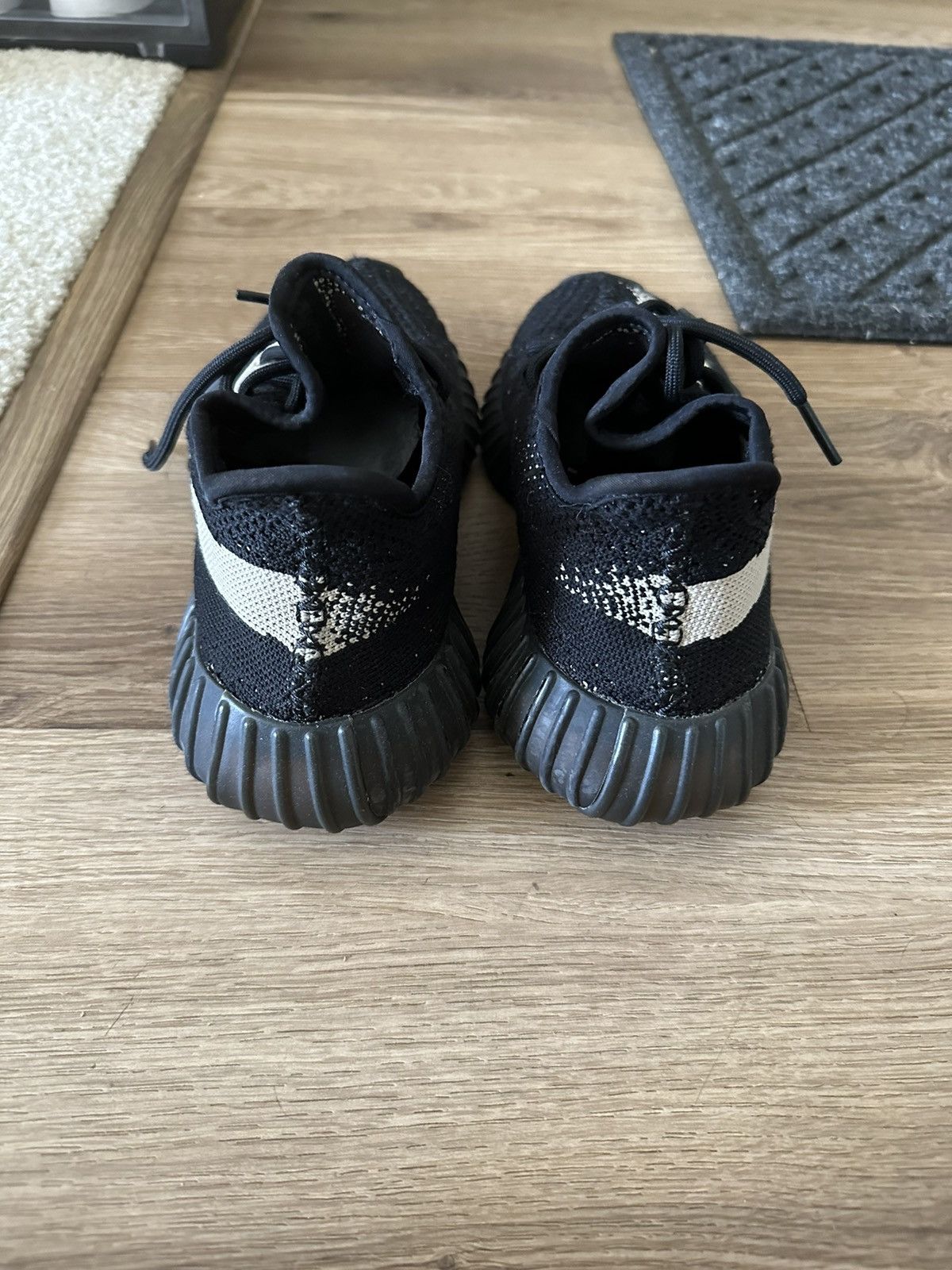 Adidas × Kanye West Yeezy Boost 350 Black White Size US 6 / EU 39 - 4 Thumbnail