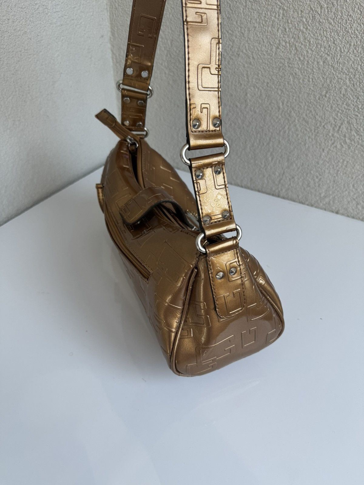 Guess Vintage Guess Monogram Shoulder Bag Y2K Baguette Size ONE SIZE - 12 Thumbnail