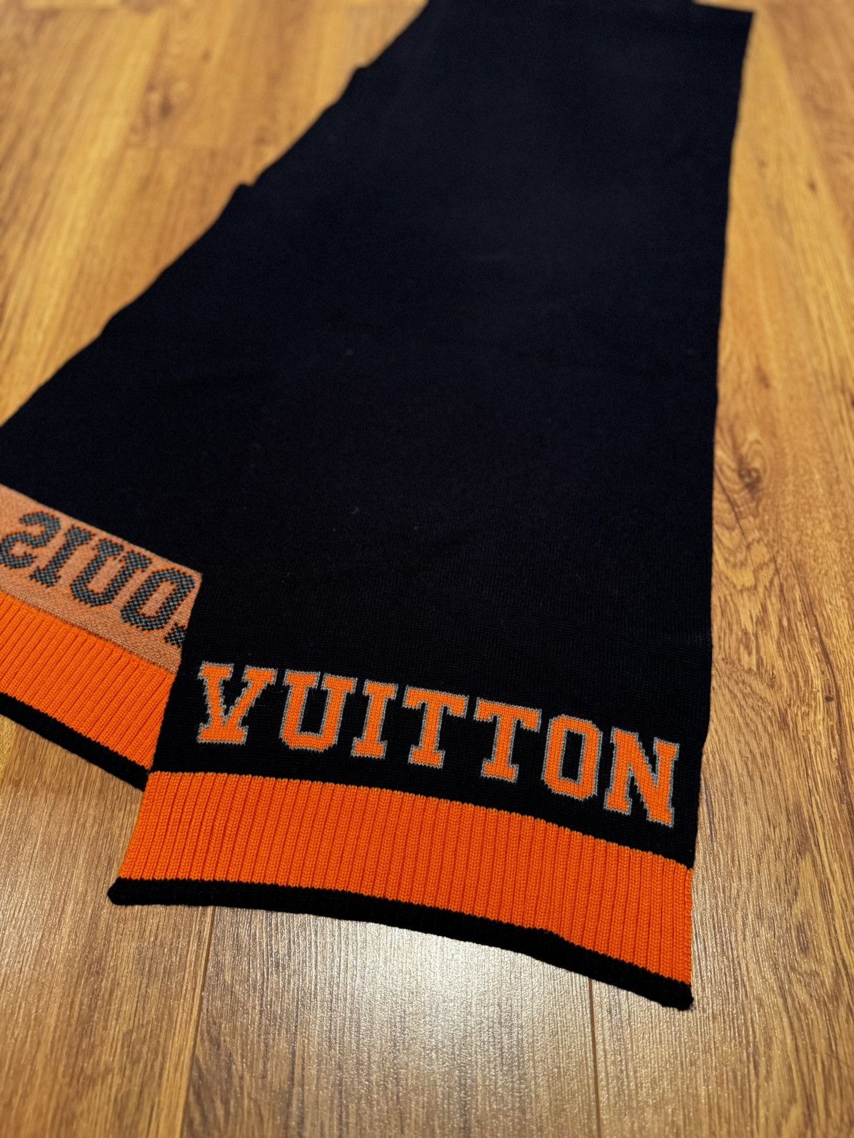 Louis Vuitton Louis Vuitton Navy orange scarf Size ONE SIZE - 2 Thumbnail