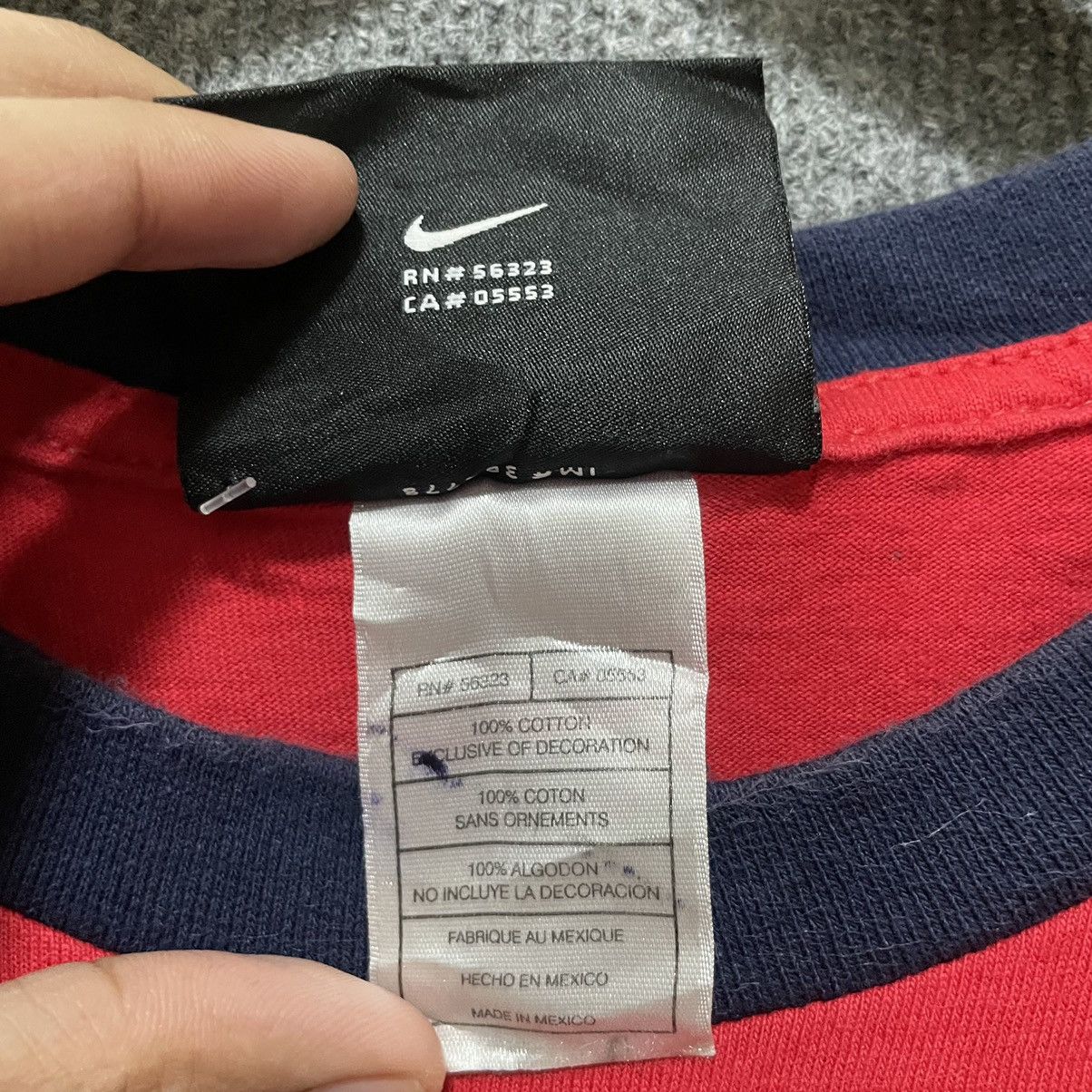 MLB × Nike × Vintage 2005 Nike Team Centre Swoosh x Atlanta Braves MLB T Shirt Size US XXL / EU 58 / 5 - 6 Thumbnail