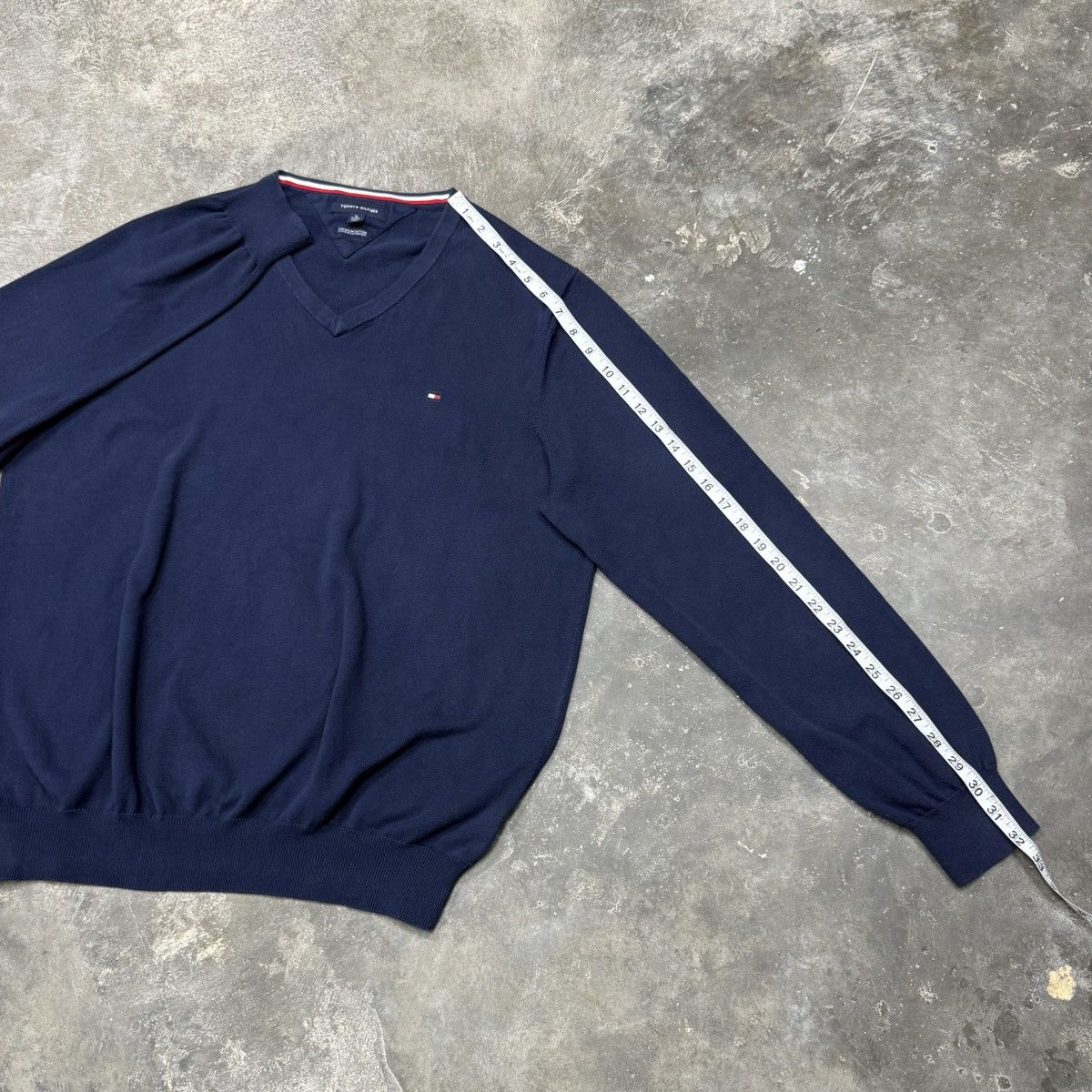 Tommy Hilfiger Tommy Hilfiger Navy V-Neck Knit Sweater Flag Logo Classic Size US XL / EU 56 / 4 - 6 Thumbnail