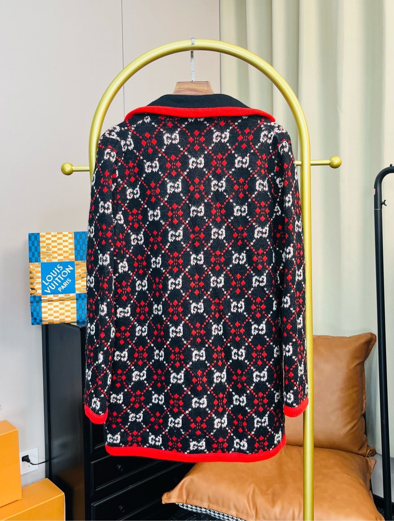 Gucci Gucci Black and red full-print vintage cardigan sweater 250 Size US XS / EU 42 / 0 - 2 Thumbnail