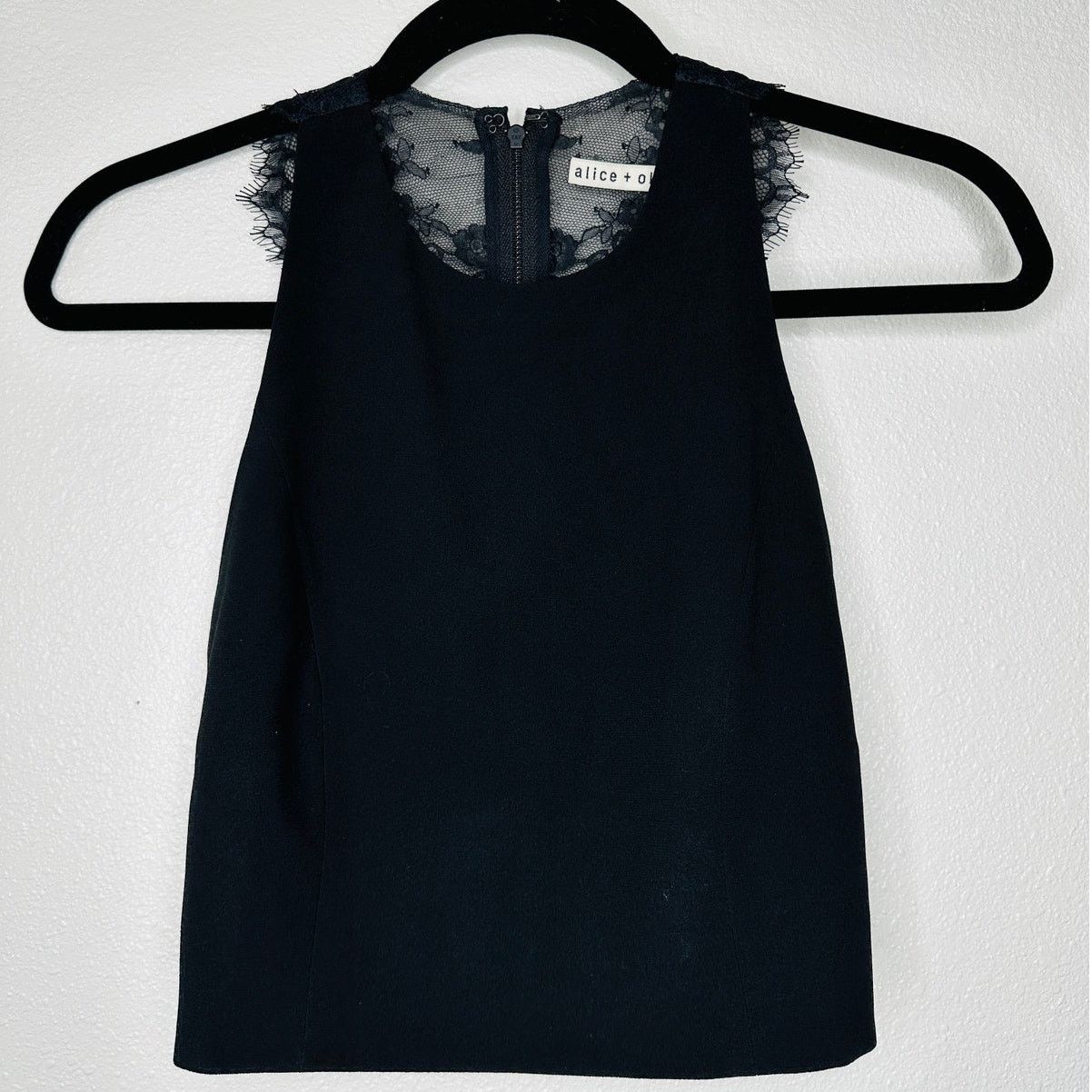 Alice + Olivia Alice + Olivia Crepe de Chine Black Lace Going Out Crop Top Size XS / US 0-2 / IT 36-38 - 1 Thumbnail
