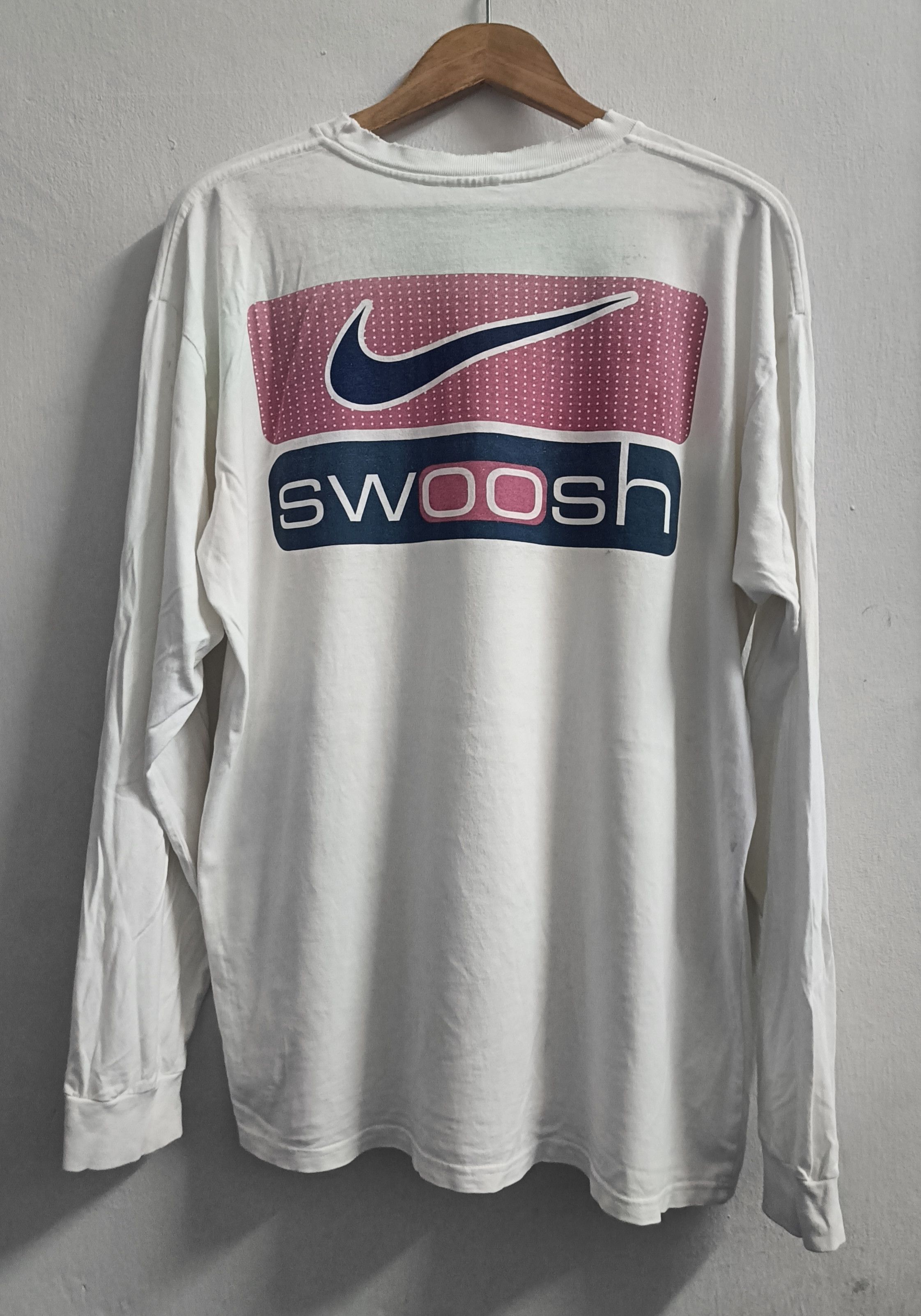 Nike 🔥🔥 Rare Distressed Vintage Nike Swoosh Long Sleeve Tee Size US L / EU 52-54 / 3 - 1 Thumbnail