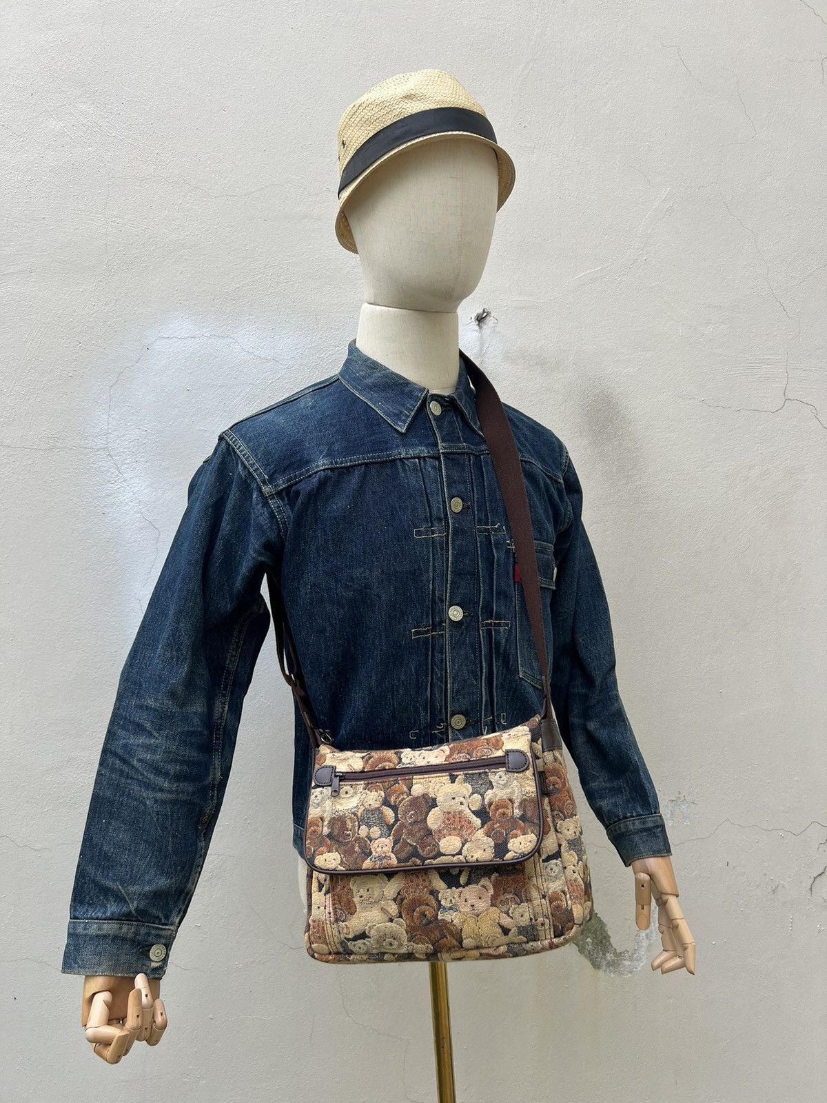 Japanese Brand Vintage Yamatoya Tokyo Ravi Ravi Jacquard Bears Sling Bag Size ONE SIZE - 4 Thumbnail