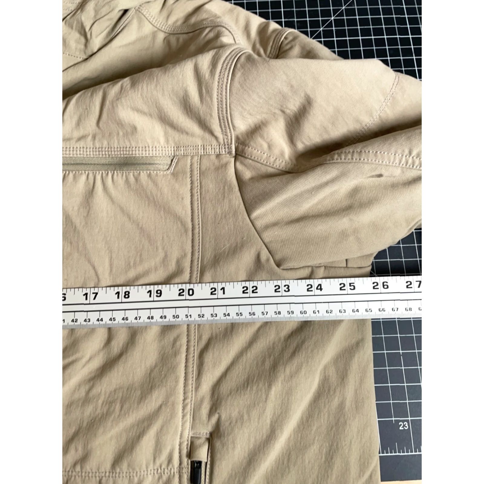 Mountain Hardwear Mountain Hardwear Hooded Zip Up Jacket Men's Large Beige Nylon Insulated Size US L / EU 52-54 / 3 - 5 Thumbnail