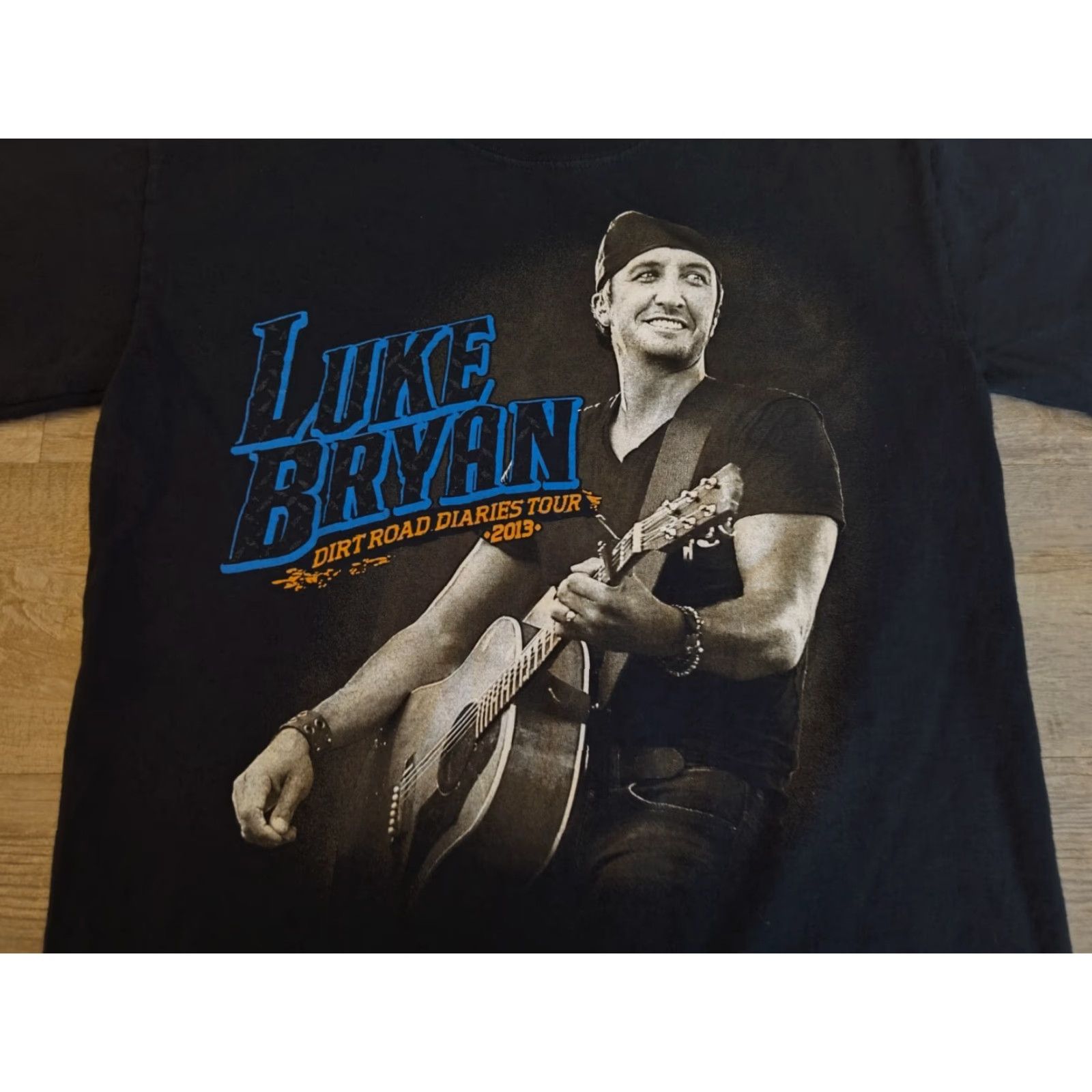 Gildan VINTAGE Luke Bryan Concert Shirt Dirt Road Diaries Tour 2013 Double-Sided Short Sleeve Sz S Black Womens T-Shirt Size S / US 4 / IT 40 - 4 Thumbnail