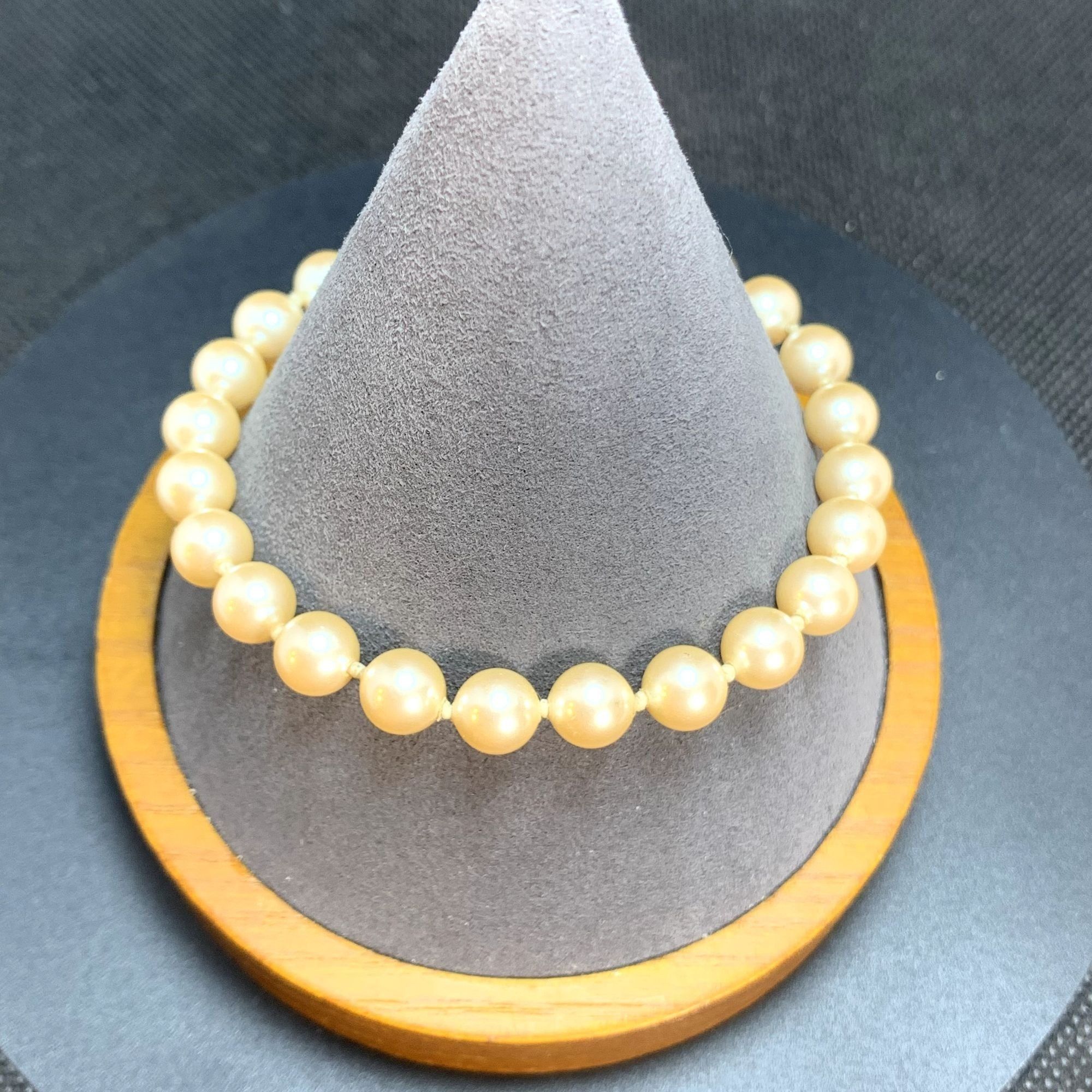 Other VTG Monet Faux Pearl 6.75mm Width Box Catch Bracelet Size 8' Size ONE SIZE - 2 Thumbnail