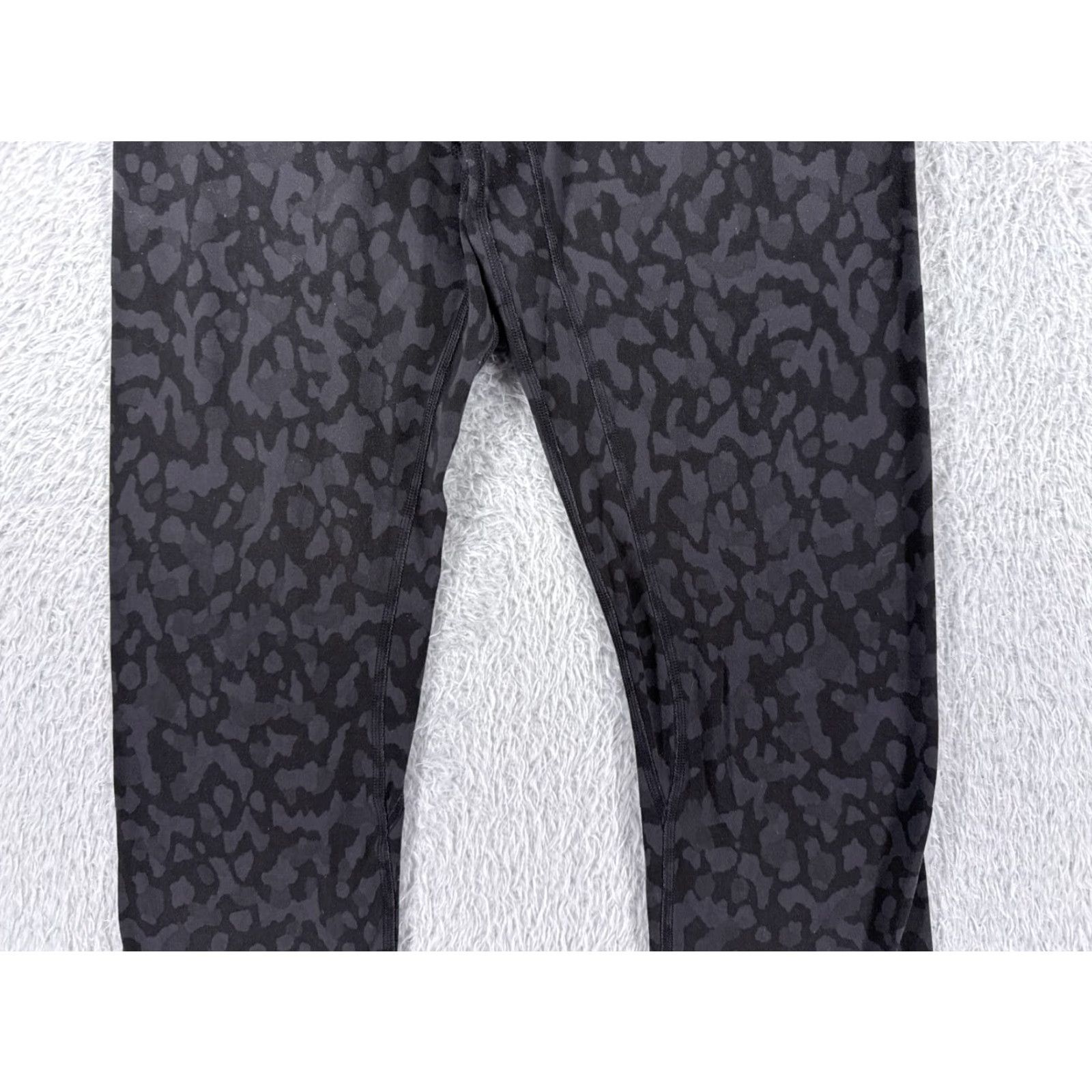 Lululemon Lululemon Align Pants Womens 8 Black Gray Camo Cropped 21" Inseam Pockets Yoga Gym Trousers Classic Fit Size 30" / US 8 / IT 44 - 3 Thumbnail
