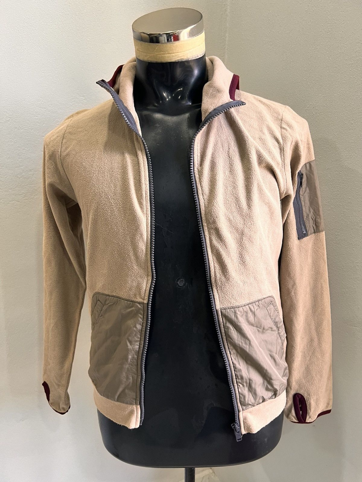 Japanese Brand × Undercover × Uniqlo Undercover Uniqlo Zipper Sweater Size US S / EU 44-46 / 1 - 1 Thumbnail