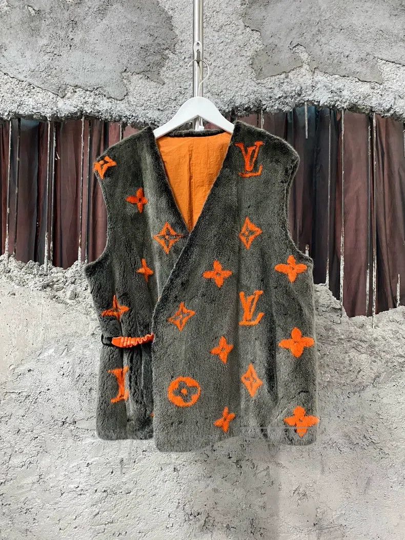 Louis Vuitton Louis Vuitton Fur vest Size US S / EU 44-46 / 1 - 1 Thumbnail