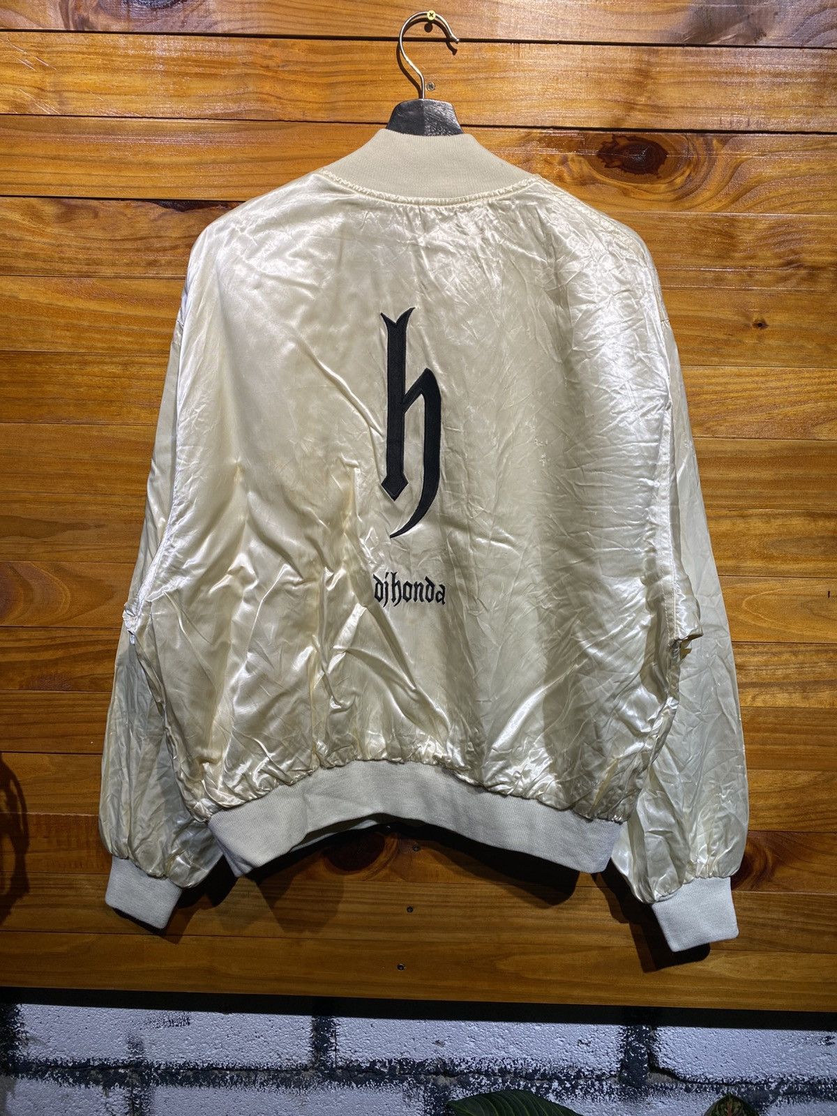 Japanese Brand DJ Honda Satin Bomber– Ivory White Hip-Hop Streetwear Size US L / EU 52-54 / 3 - 9 Thumbnail