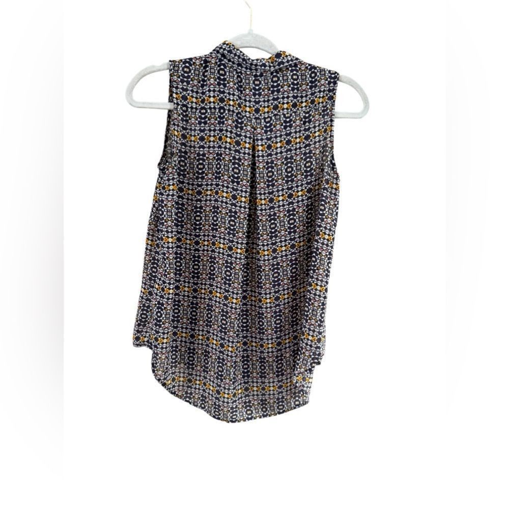 H&M H&M size for sleeveless button-down blouse Size S / US 4 / IT 40 - 10 Thumbnail