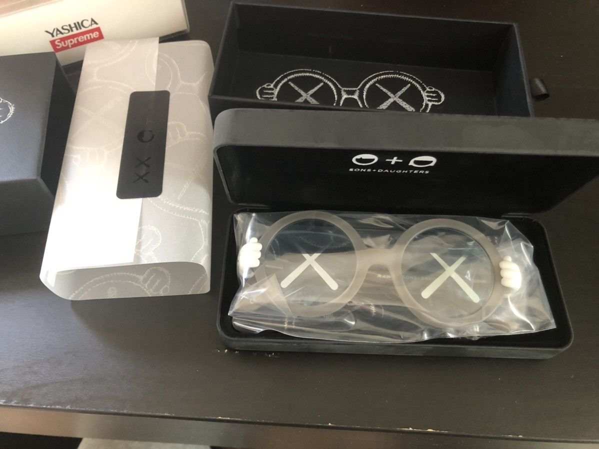 Kaws Kaws x SD Kid Sunglasses Grey Size ONE SIZE - 4 Thumbnail