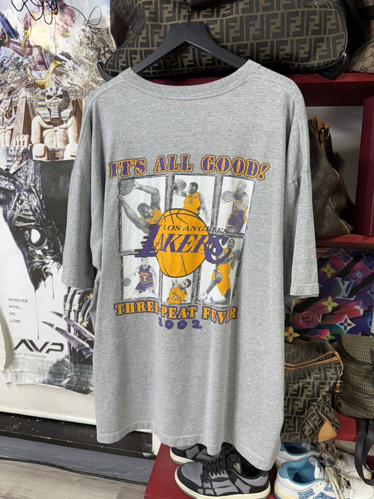 Vintage Vintage 02’ Lakers 3Peat Championship T-Shirt Vtg Size 2XL Size US XXL / EU 58 / 5 - 7 Thumbnail