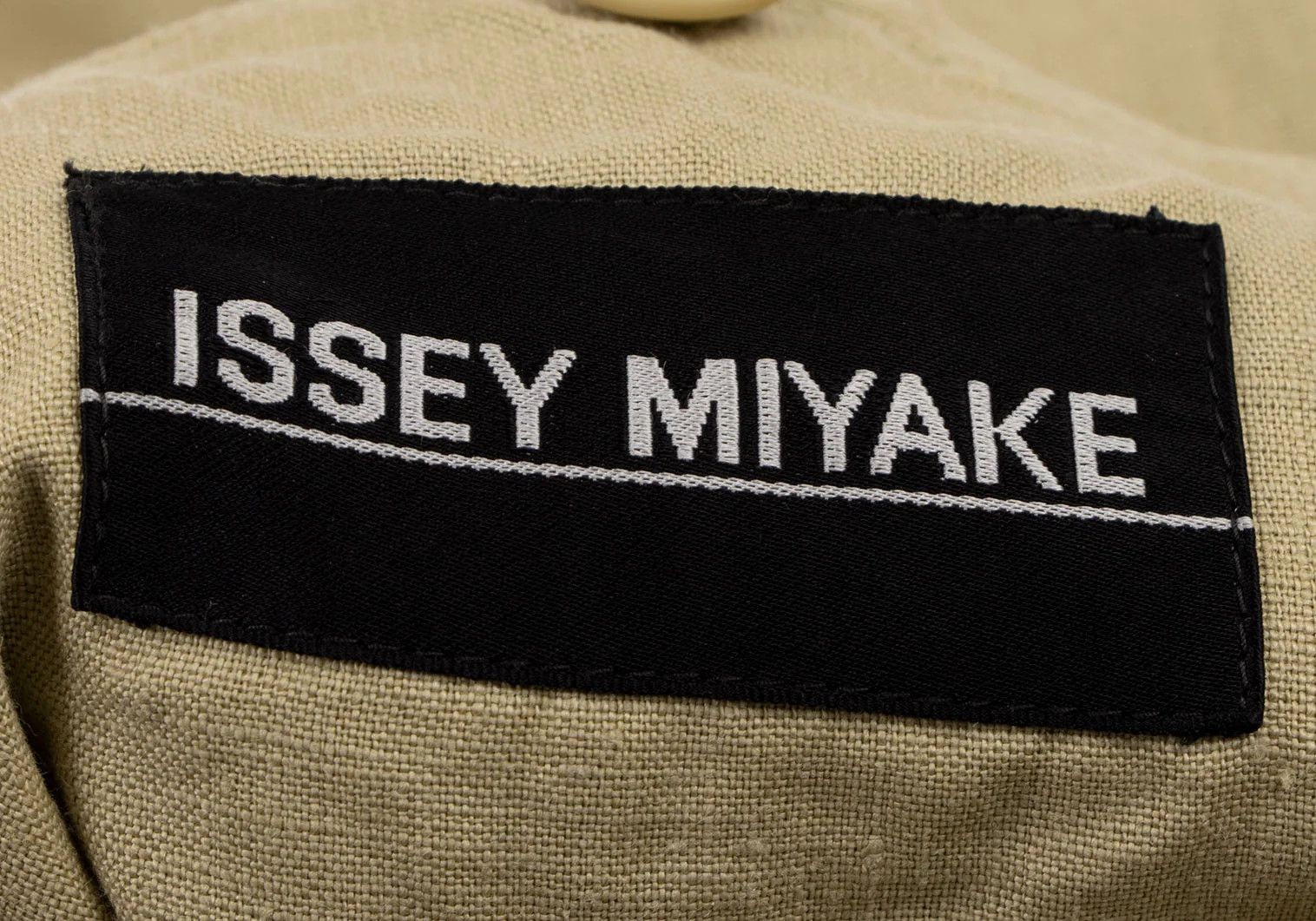 Issey Miyake Linen Punched Stitch Jacket in Beige Size M Size US M / EU 48-50 / 2 - 20 Thumbnail